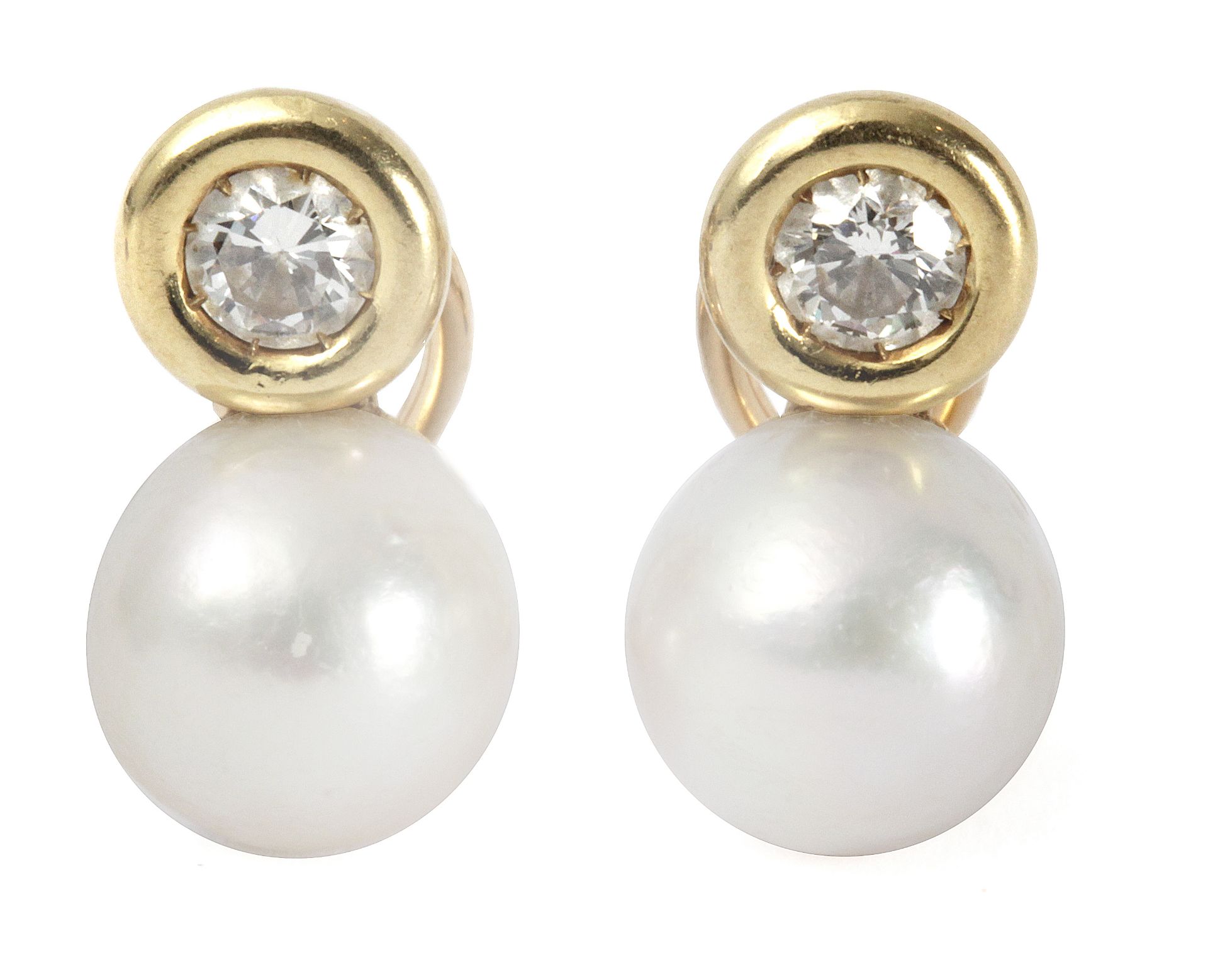 Tous. A pair of 'Toi et moi' diamond and pearl earrings with an 18k yellow gold setting