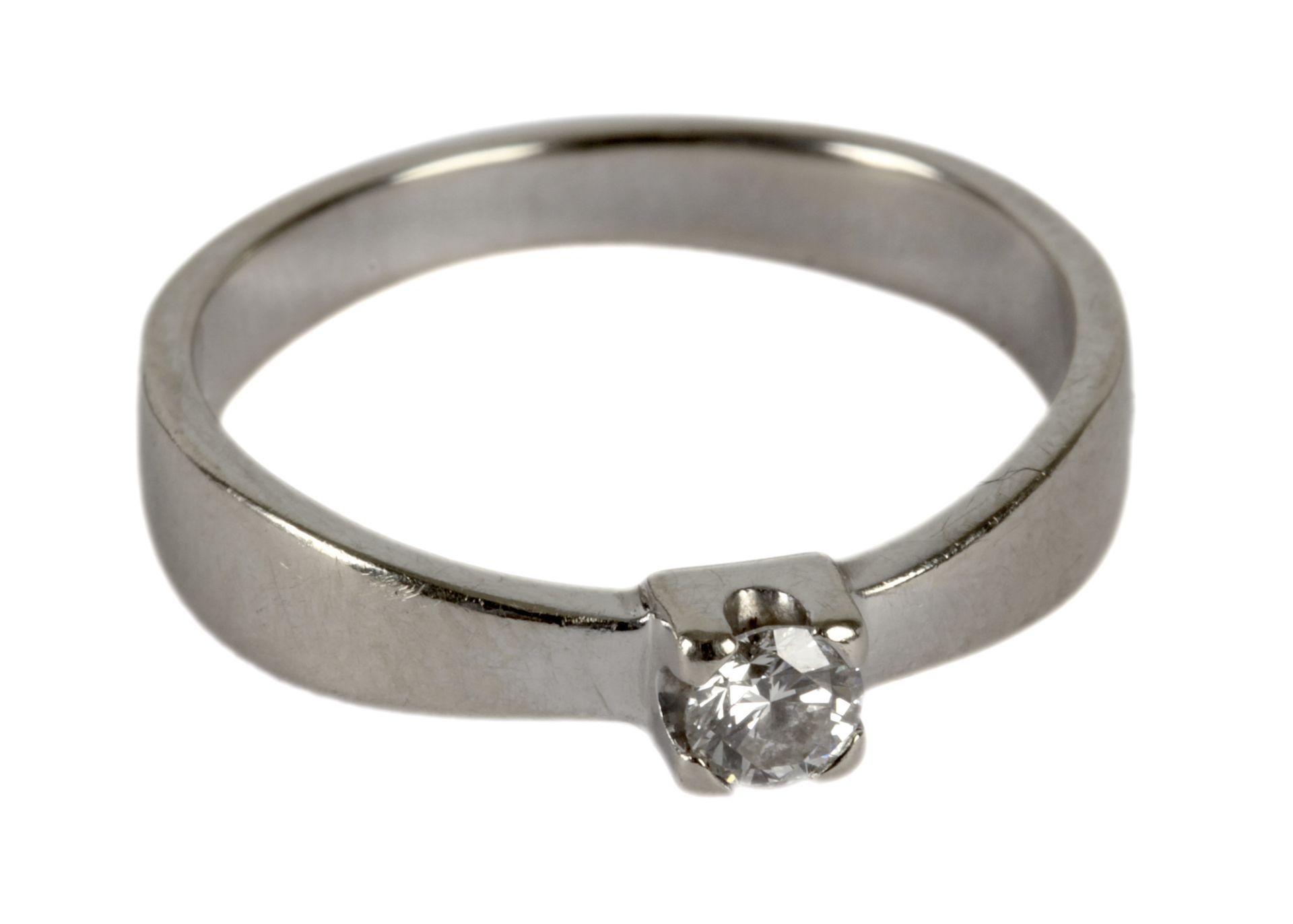 Diamond solitaire ring with a 0,12 ct. brilliant cut diamond and an 18k. white gold setting