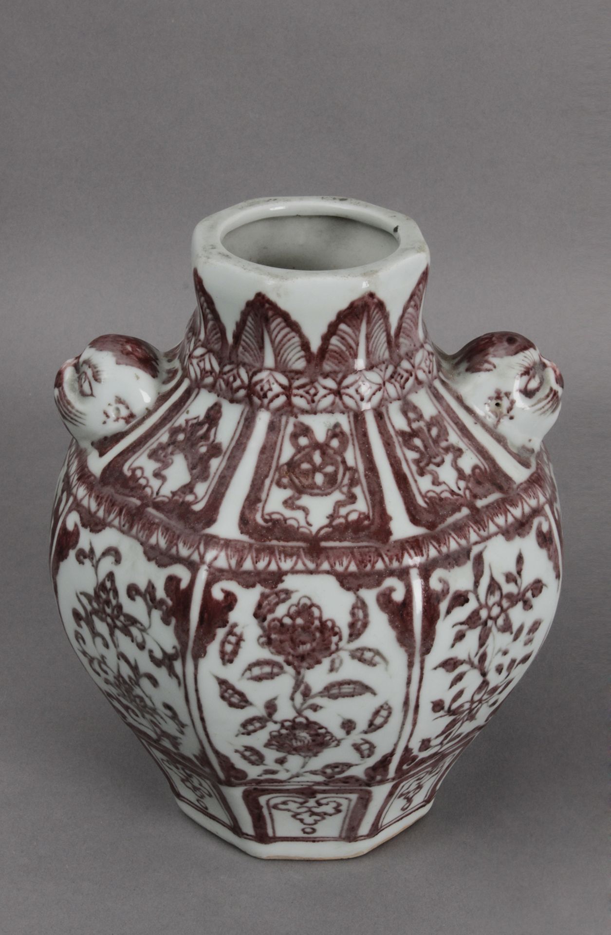 A 19th century Chinese Qing dynasty porcelain archaistic vase