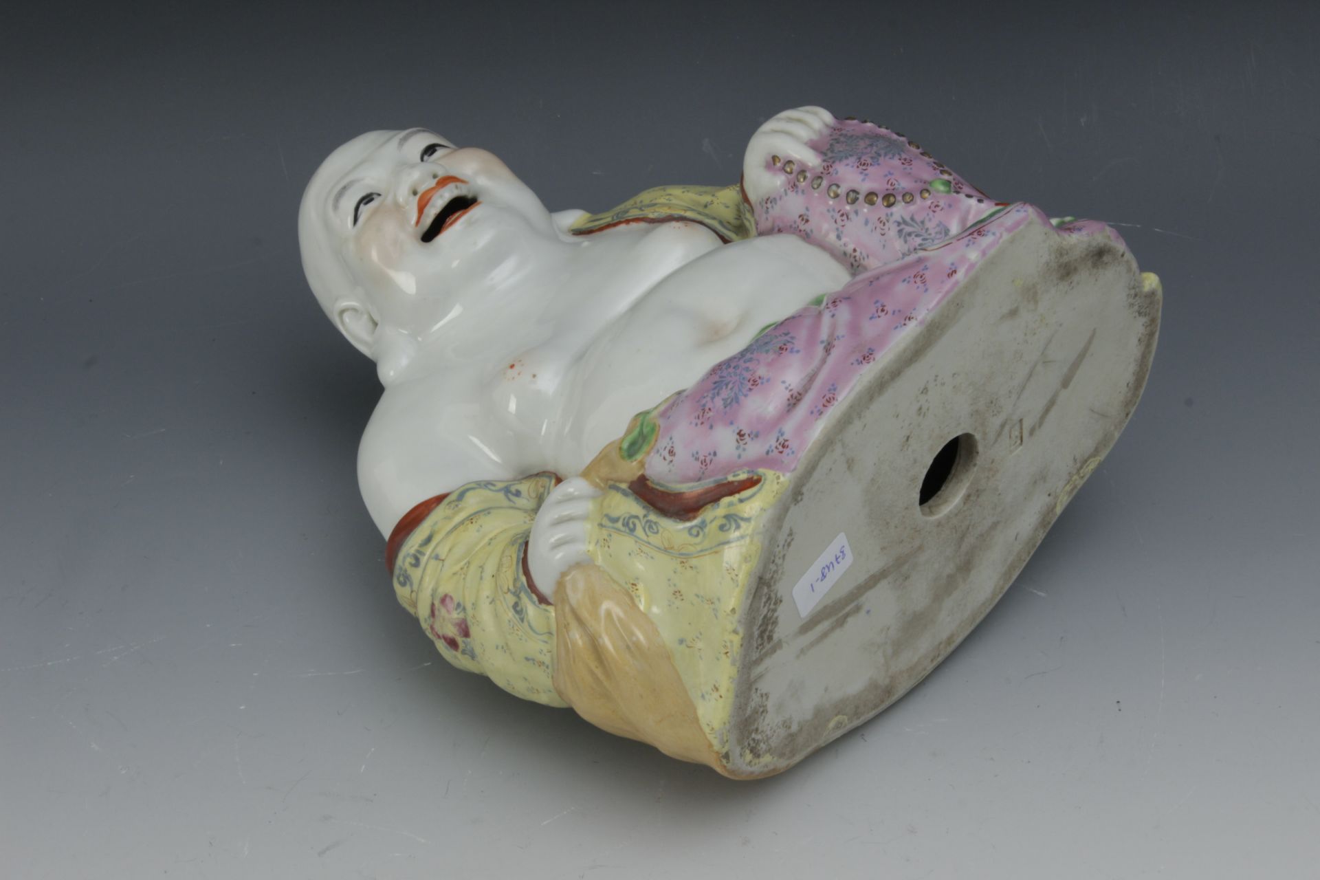 A 20th century Chinese Republic period Chinese Famille Rose porcelain figure of Buddha - Image 4 of 4