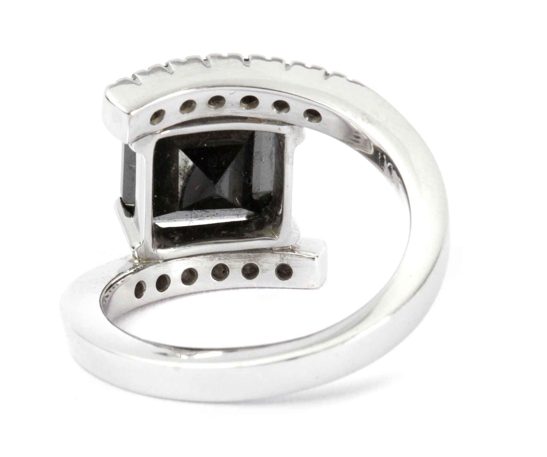 Black diamond and colourless diamonds ring with an 18k. white gold setting - Bild 3 aus 4