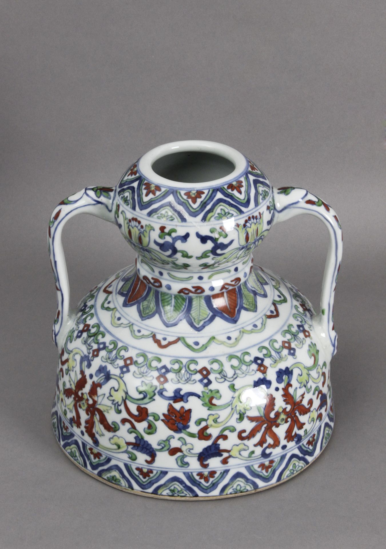 A 20th century Chinese Famille Rose porcelain vase from the Republic period - Image 2 of 5