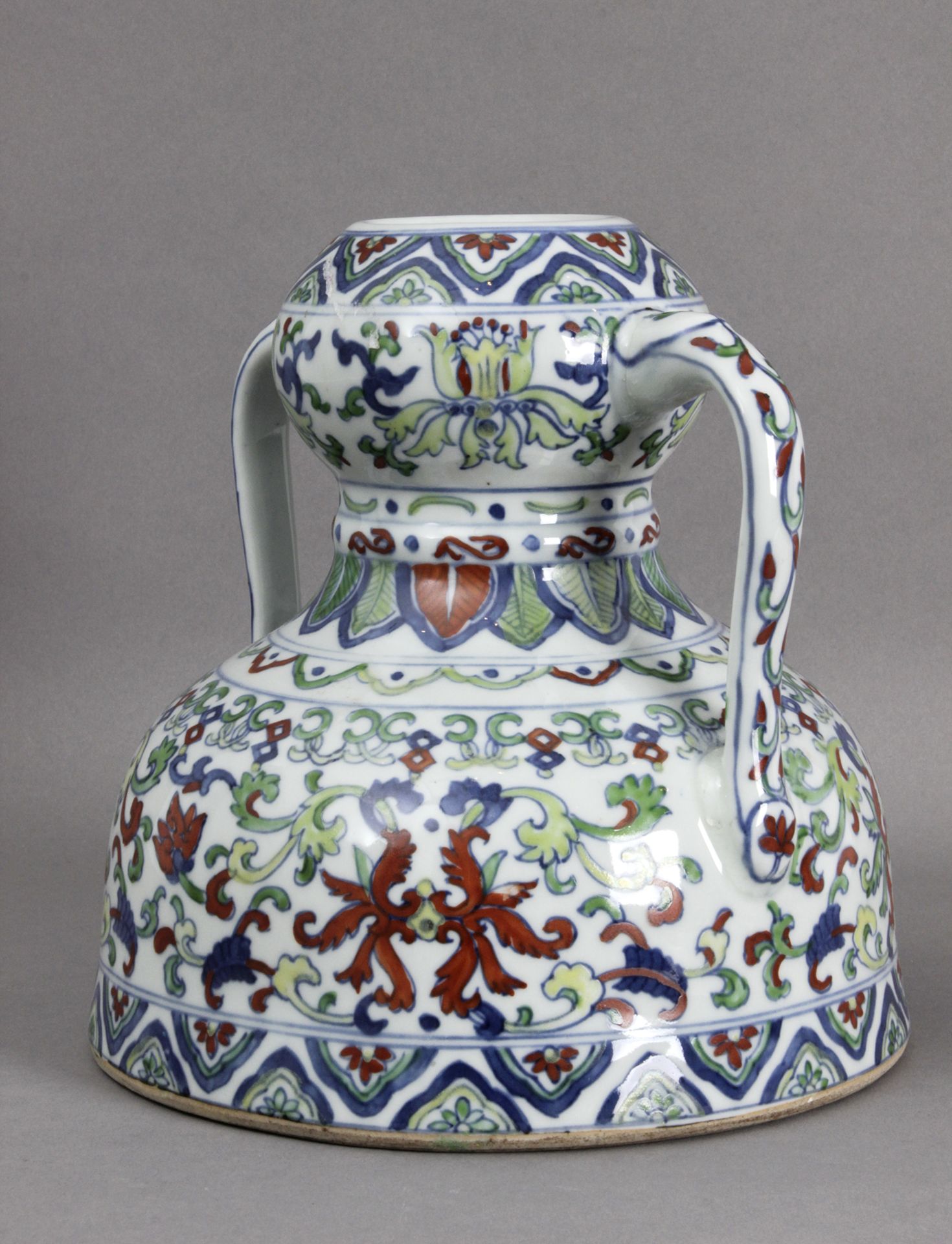 A 20th century Chinese Famille Rose porcelain vase from the Republic period - Image 3 of 5