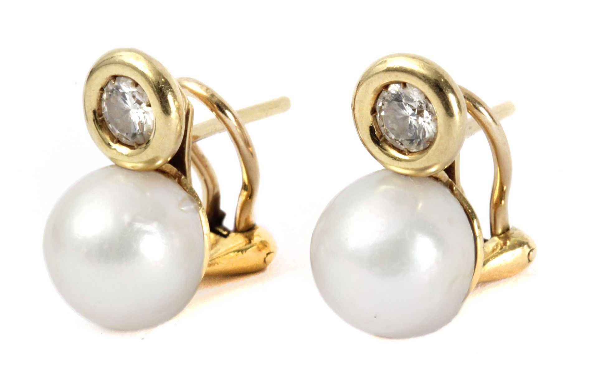 Tous. A pair of 'Toi et moi' diamond and pearl earrings with an 18k yellow gold setting - Image 2 of 2