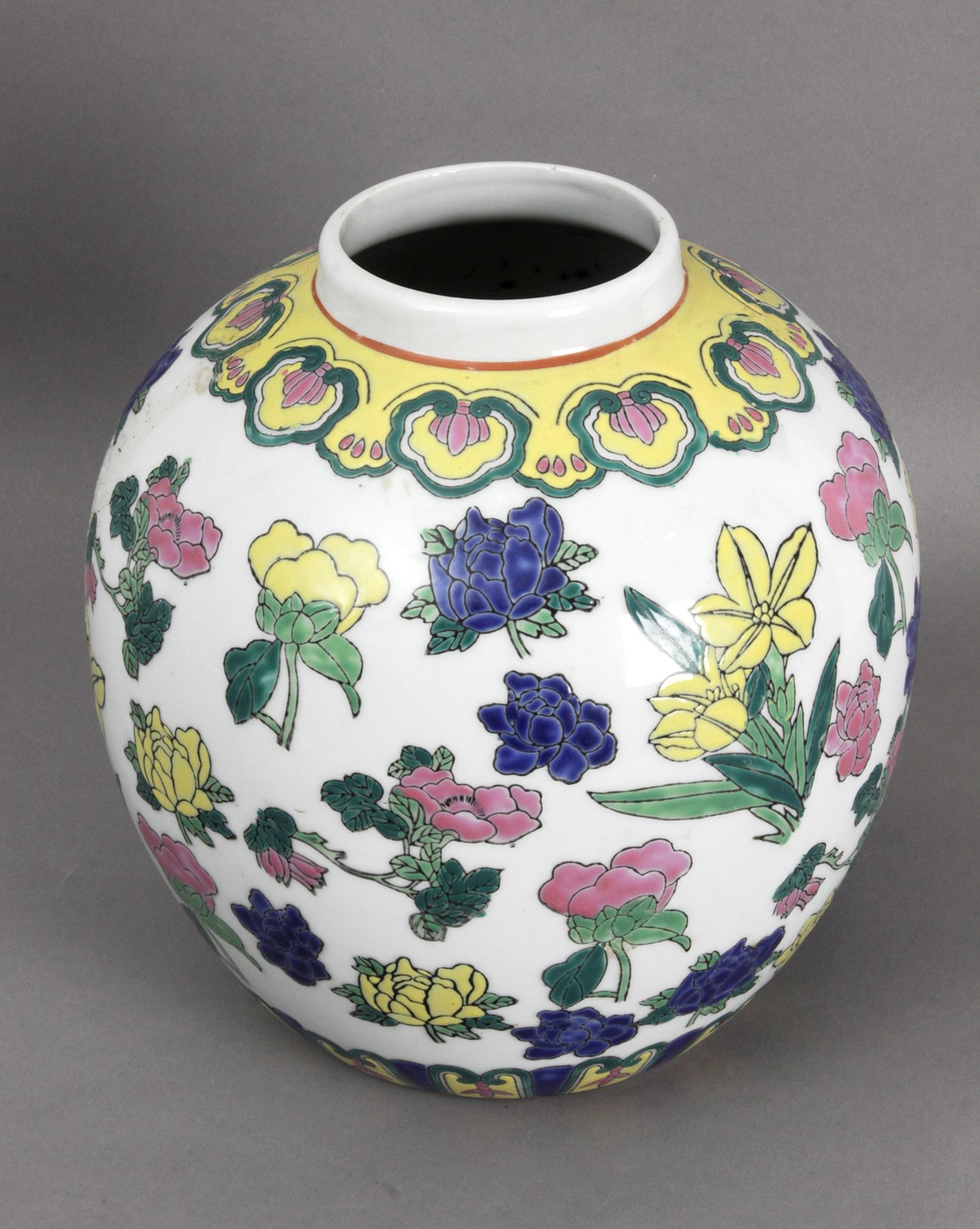 A 20th century Chinese porcelain vase from the Republic period