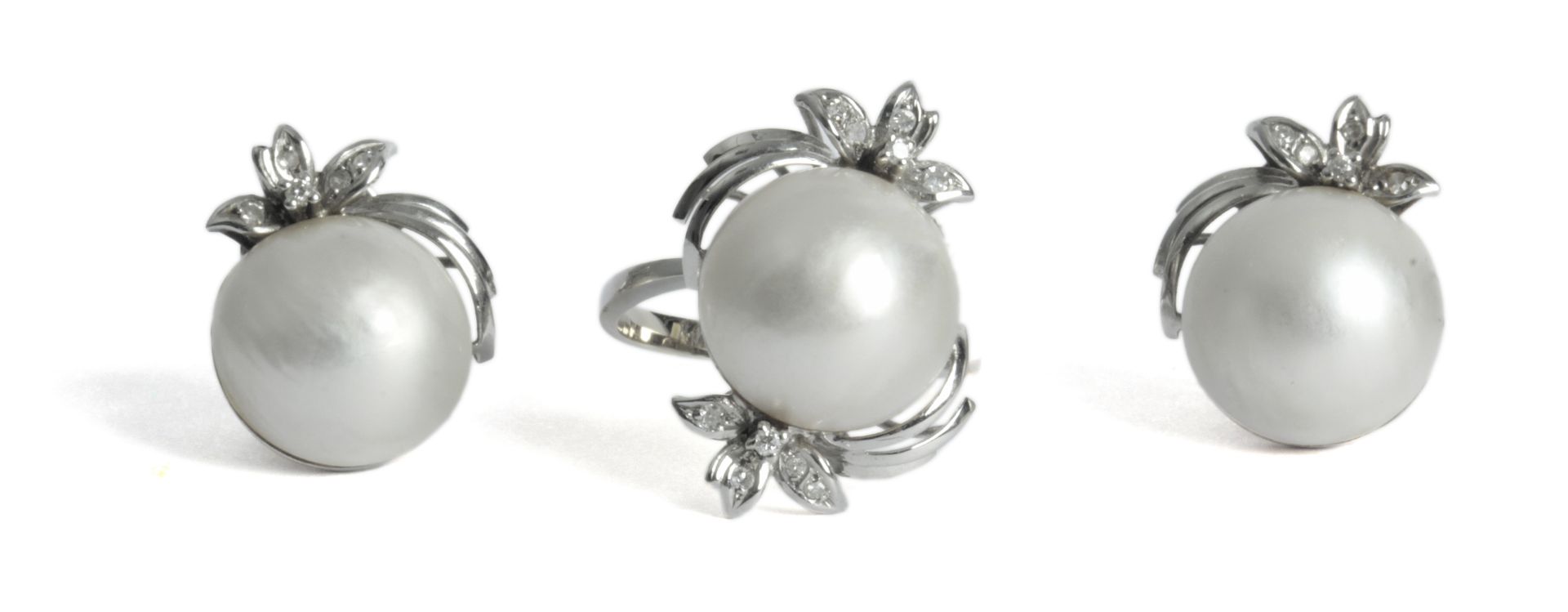 Diamond and mabe pearls set of ring and earrings circa1950 with a white gold setting