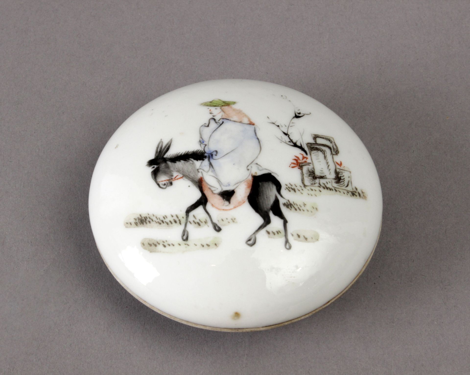 A 20th century Chinese porcelain ink box from the Republic period