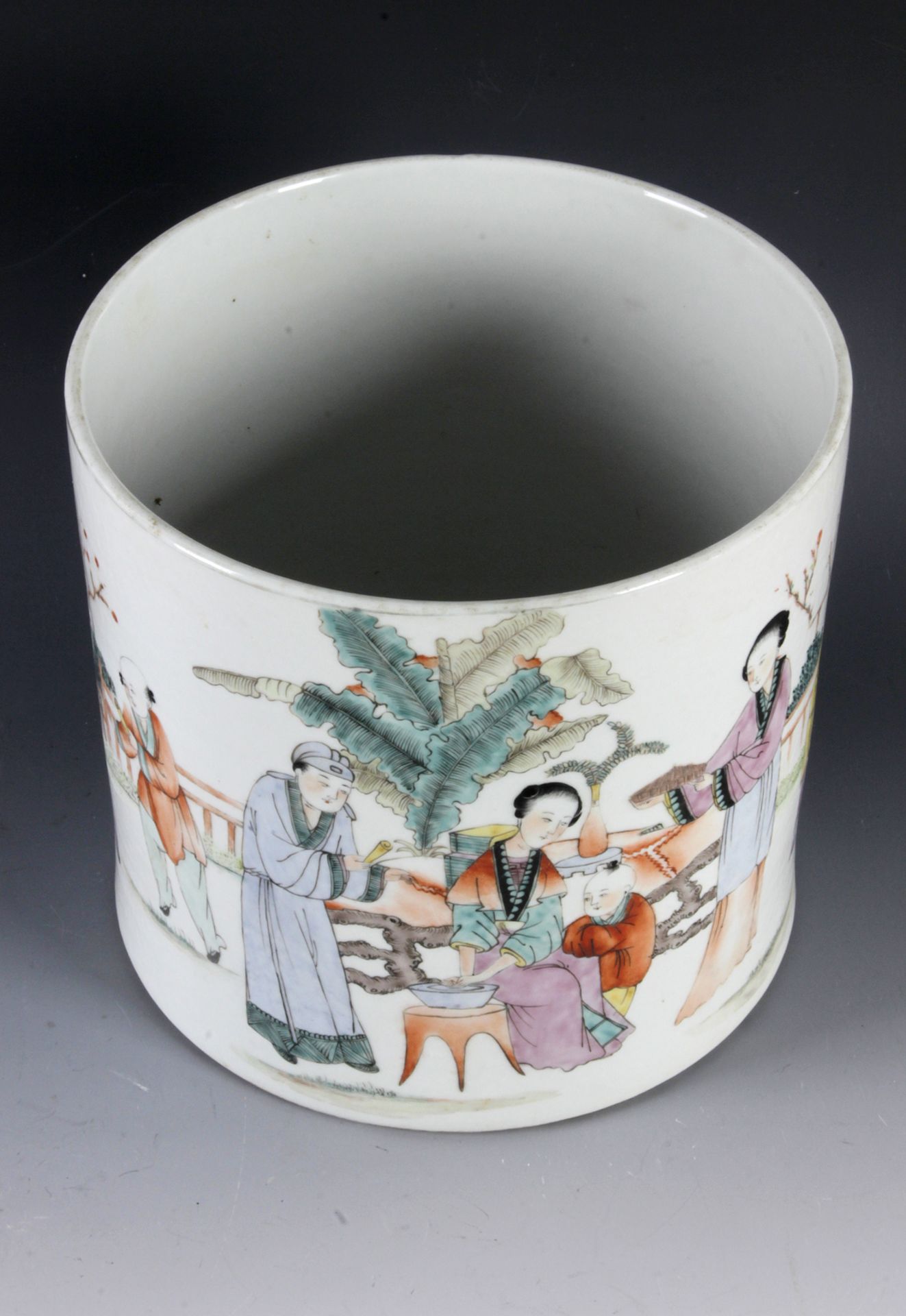 A 19th century Chinese Qing dynasty Famille Rose porcelain brush pot - Image 5 of 5