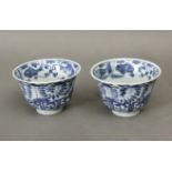 Pair of 19th century Chinese Qing Dinasty tea cups in blue and white porcelain