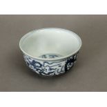 19th century Chinese Qing Dinasty tea cup in white and blue porcelain