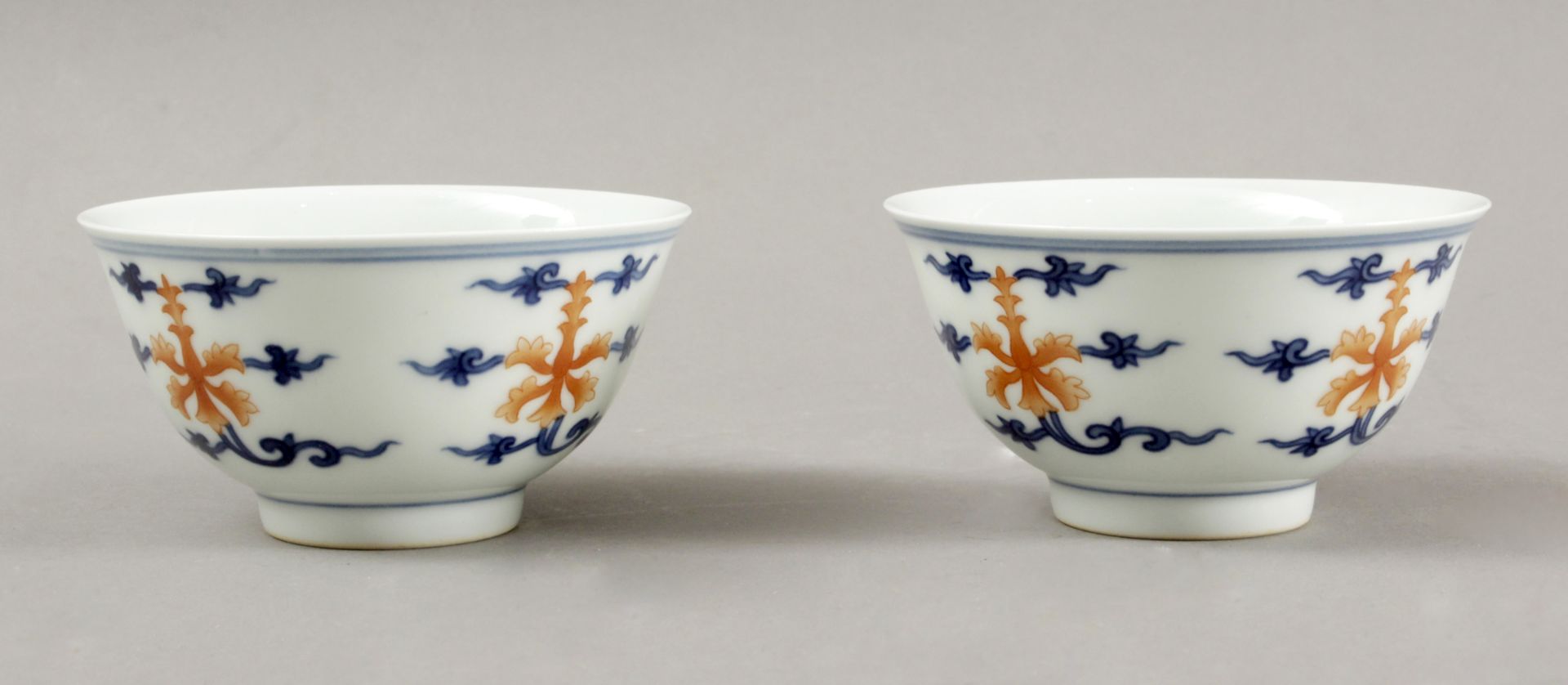 Pair of 20th century Chinese tea cups in blue and white porcelain - Image 2 of 4