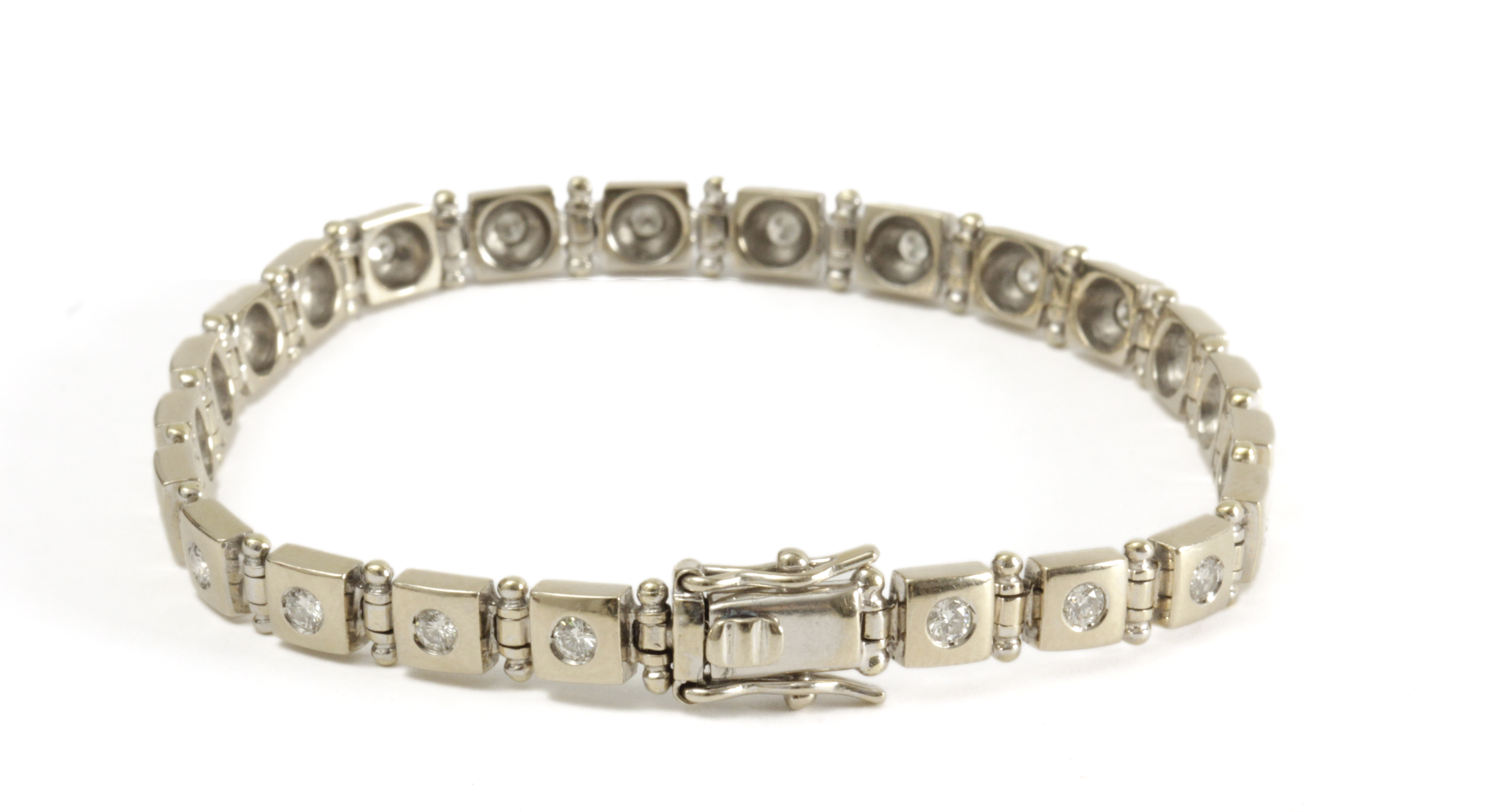 18k. white gold and brilliant cut diamonds bracelet - Image 2 of 3