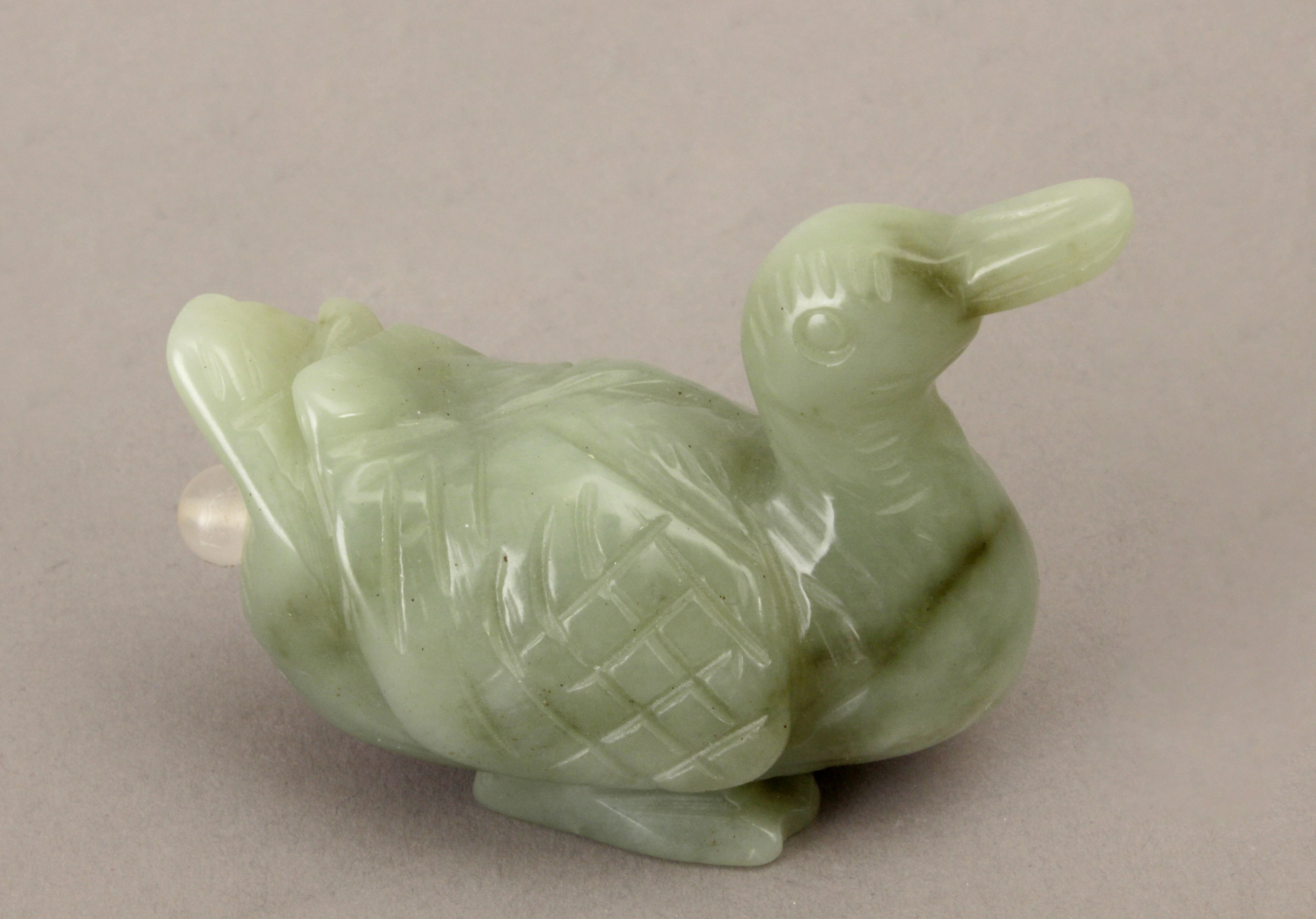 A 20th century Chinese carved jade snuff bottle - Image 2 of 3