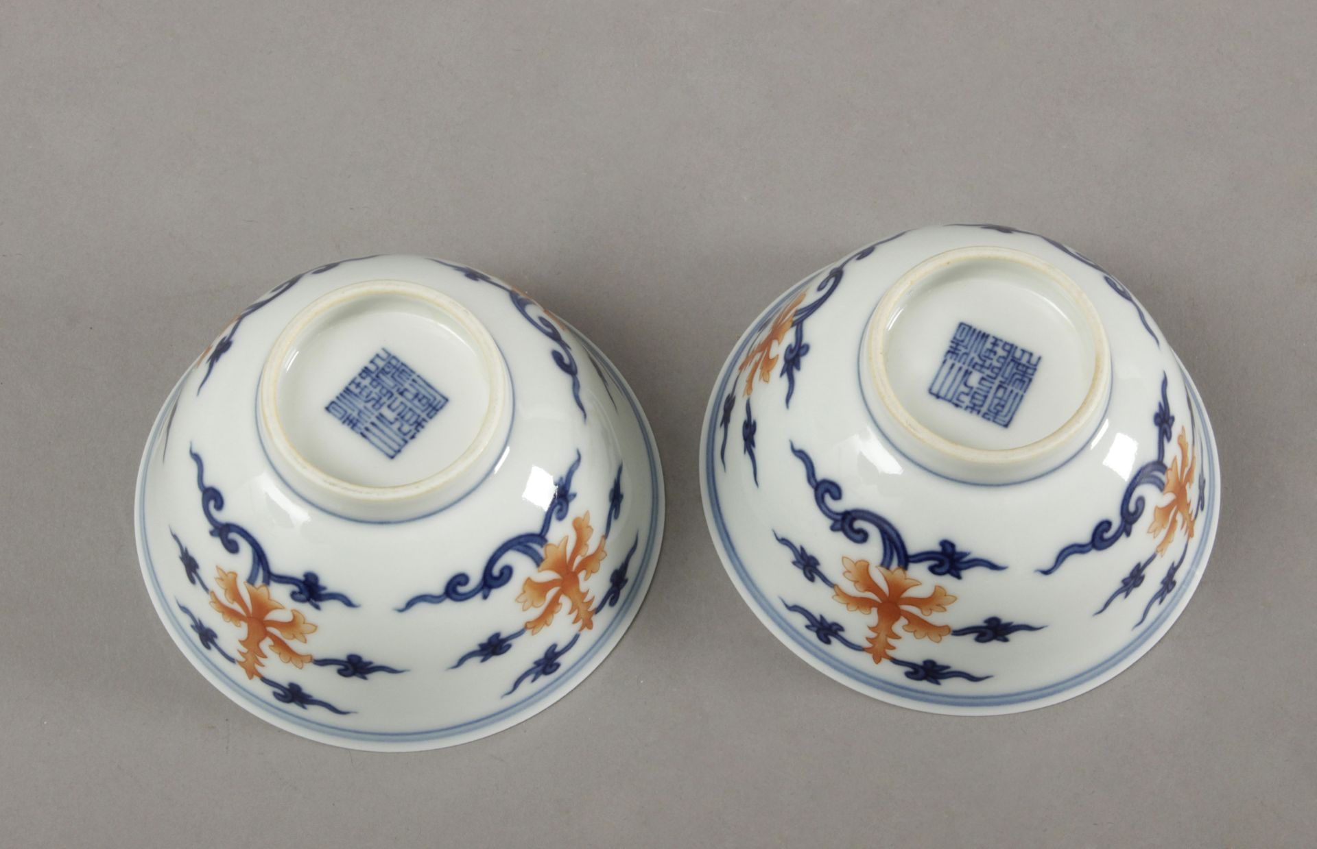 Pair of 20th century Chinese tea cups in blue and white porcelain - Image 4 of 4