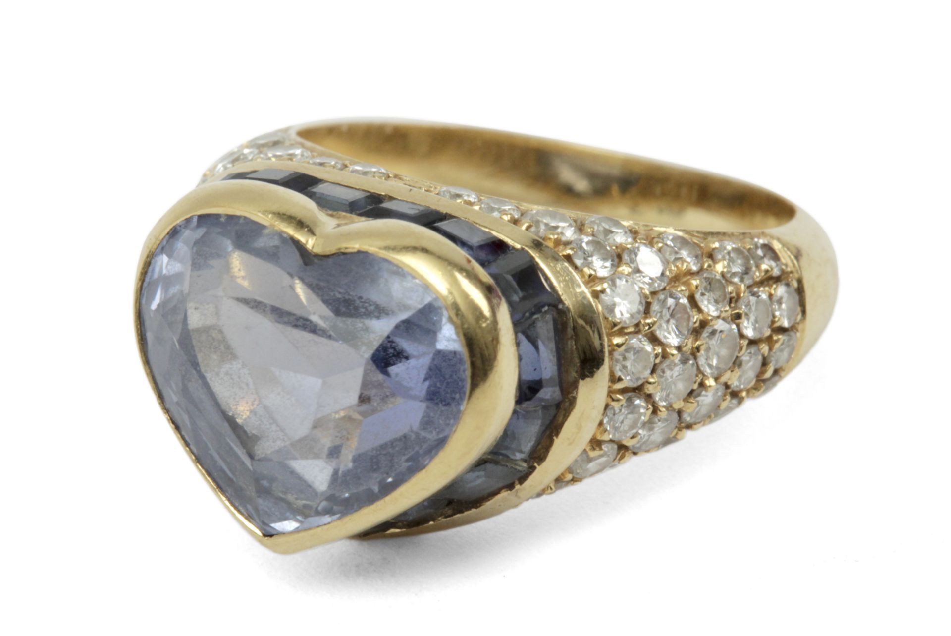 18k. white gold, diamonds and sapphires ring