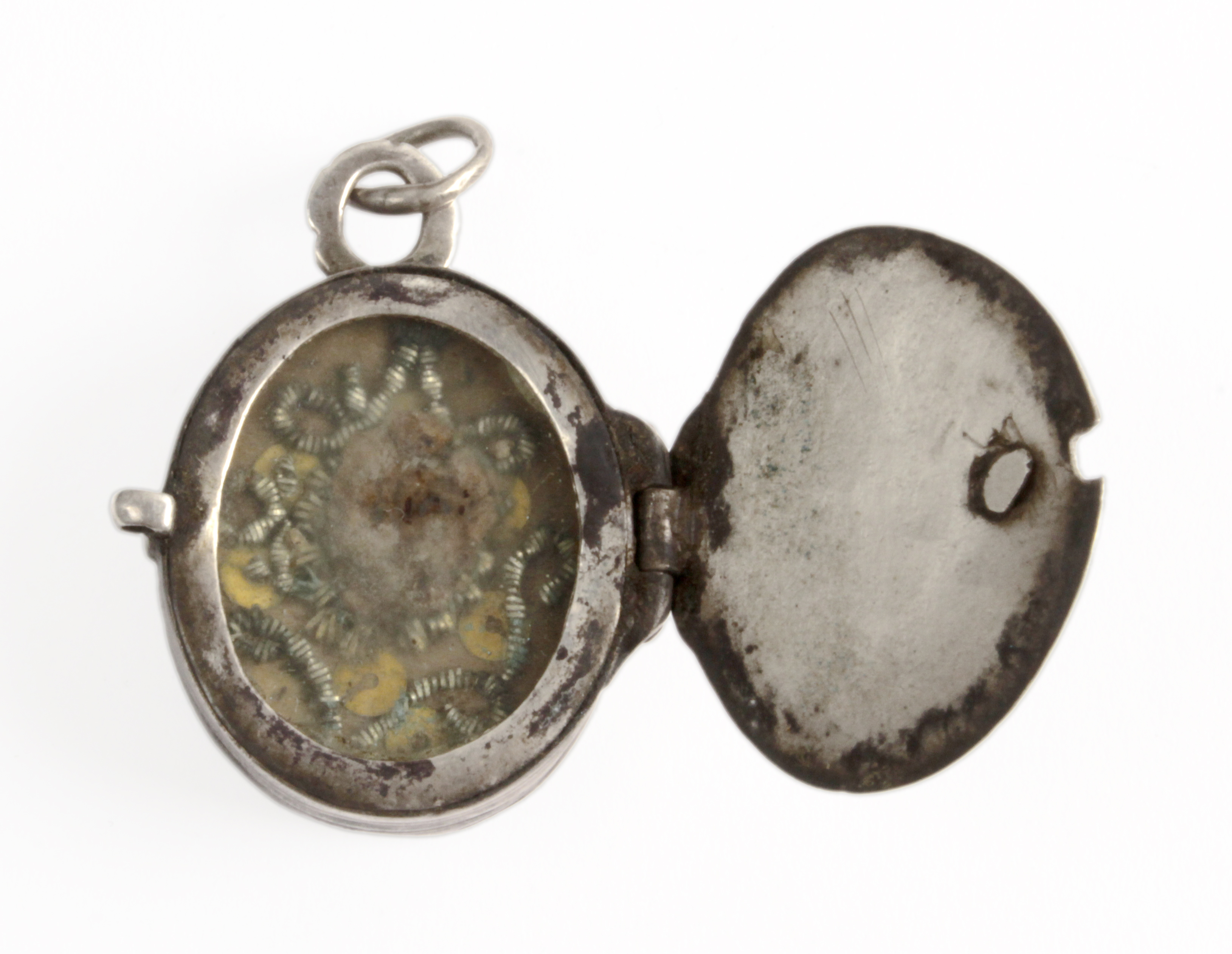 Prob. 17th-18th century silver reliquary pendant - Image 2 of 4