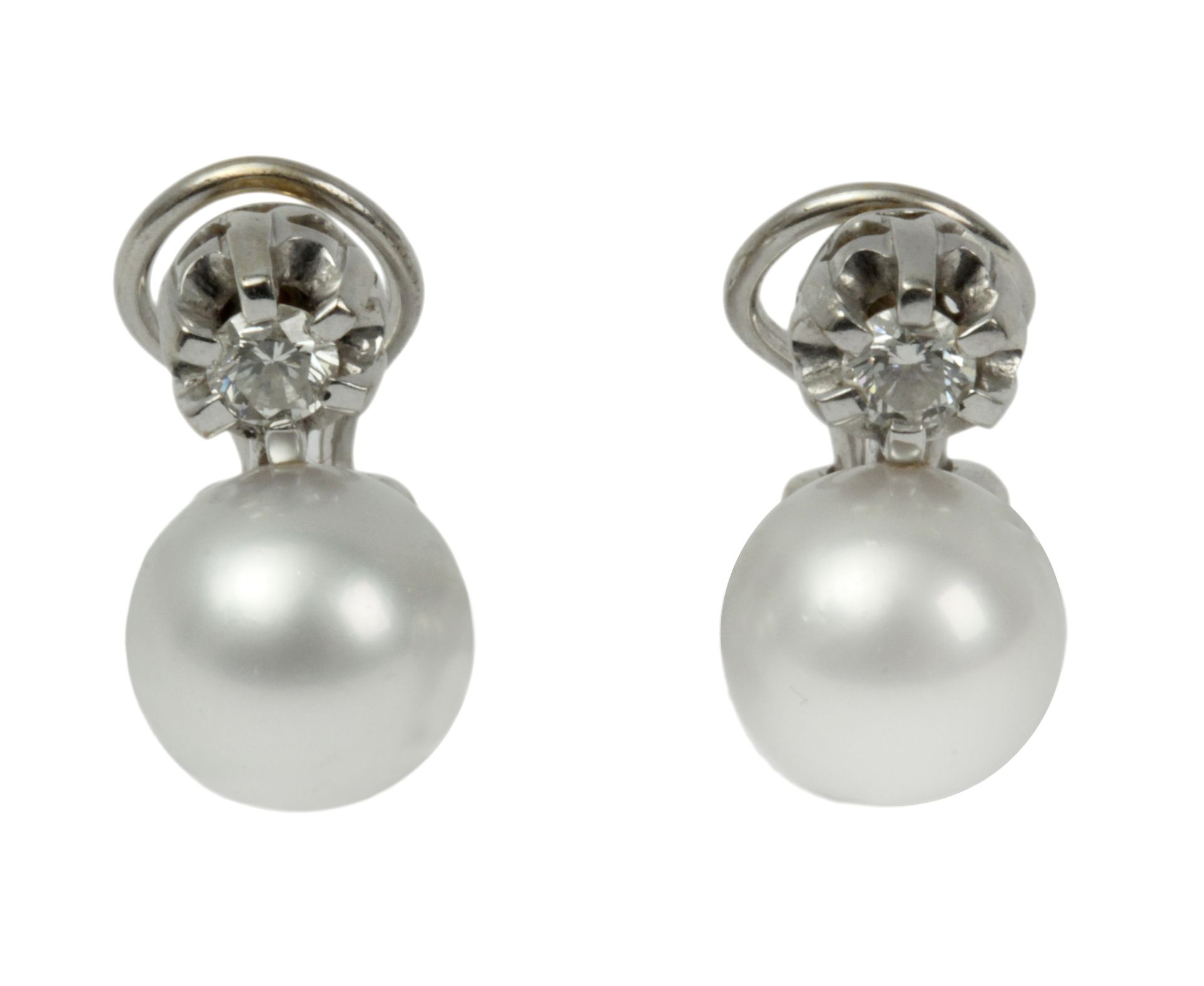 Toi et moi' earrings in 18k. white gold, brilliant cut diamonds and Australian pearls