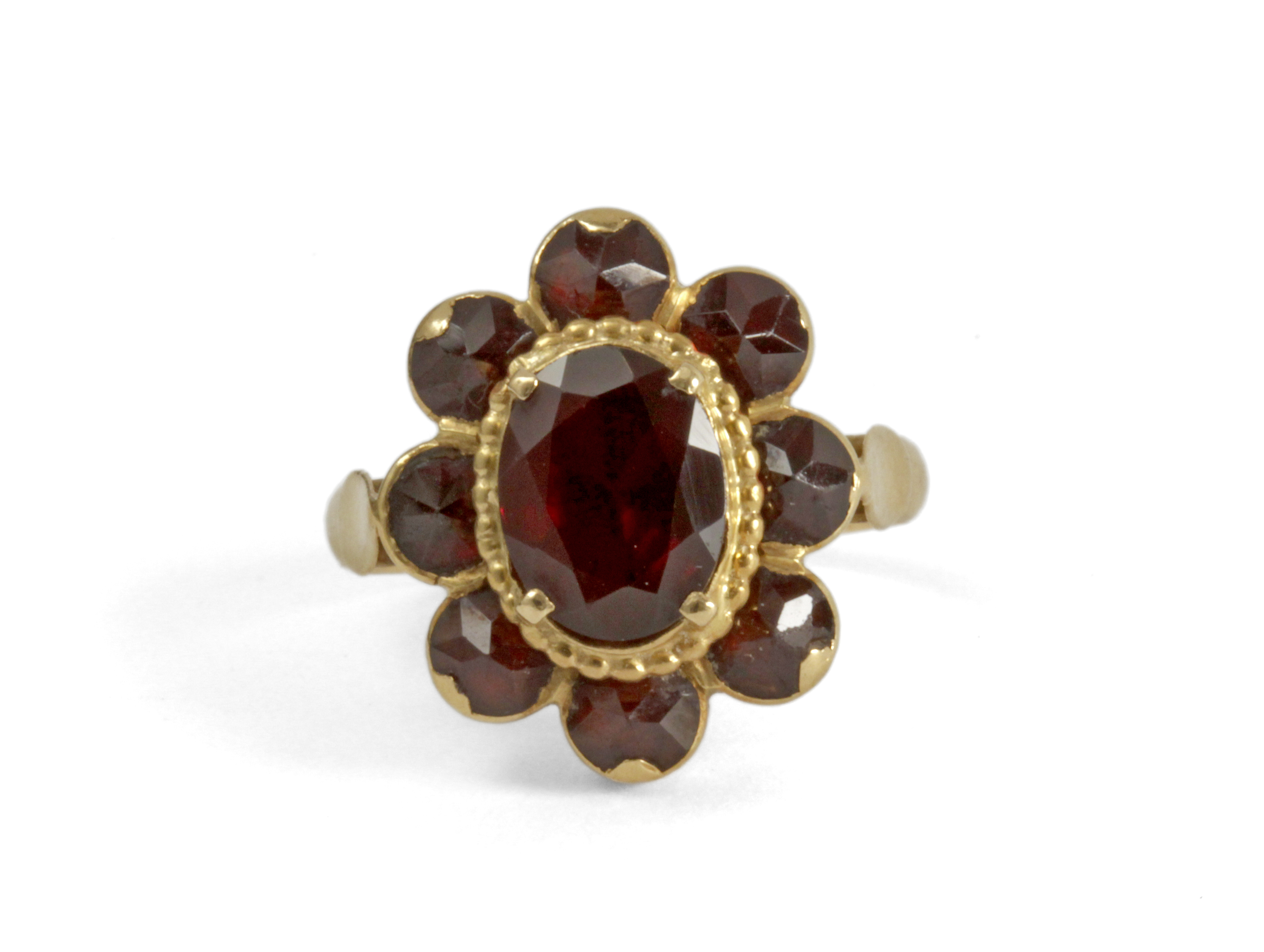 First half of 20th century 18k. yellow gold and garnets cluster ring - Image 2 of 3