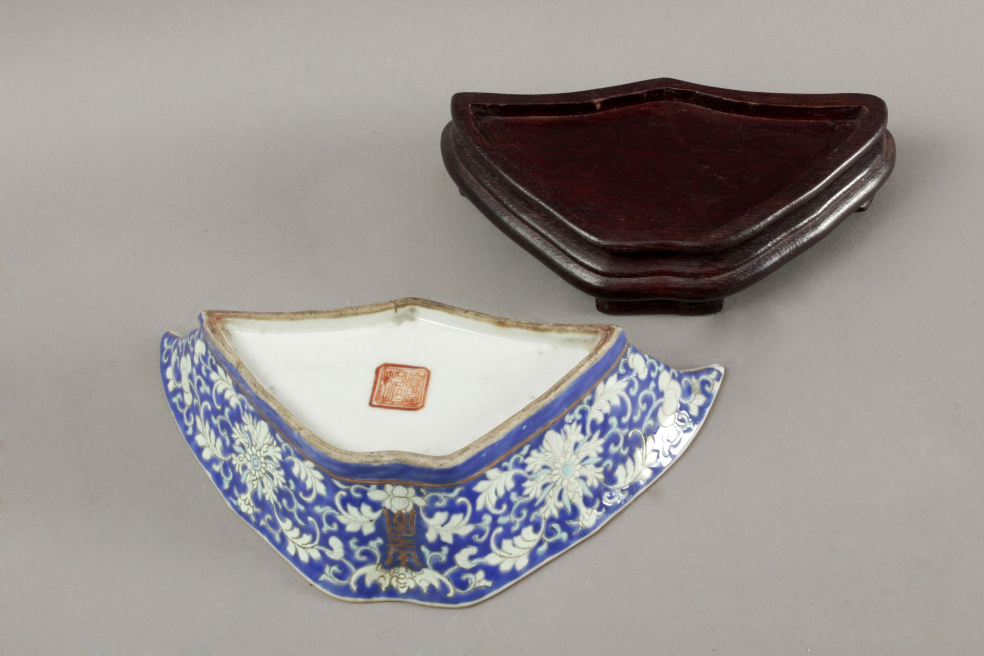 First half of 20th century Chinese Republic period serving tray in porcelain - Image 3 of 3