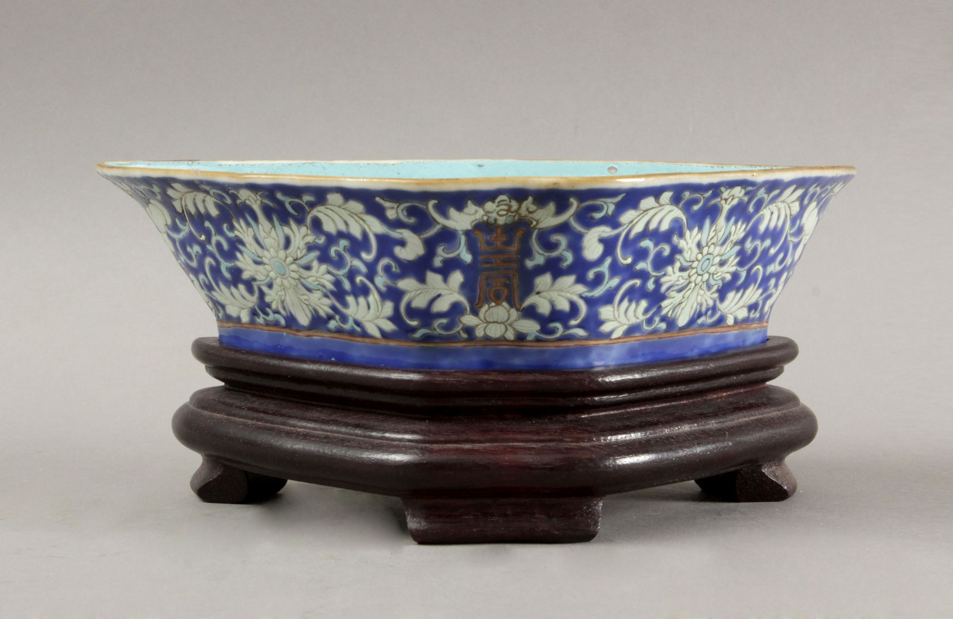 First half of 20th century Chinese Republic period serving tray in porcelain