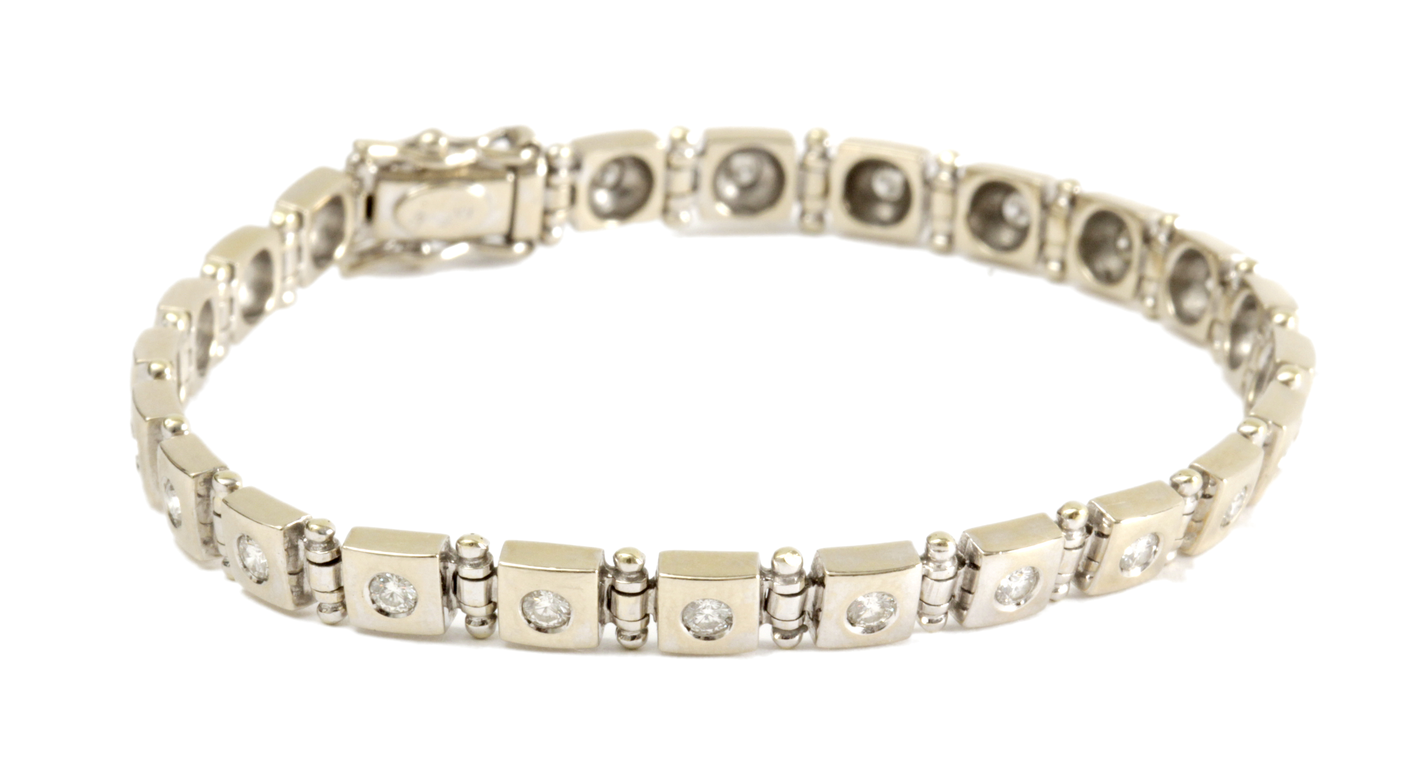 18k. white gold and brilliant cut diamonds bracelet