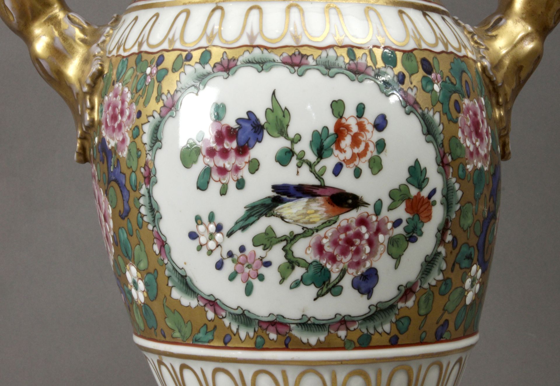 A 19th century French porcelain vase - Image 5 of 7