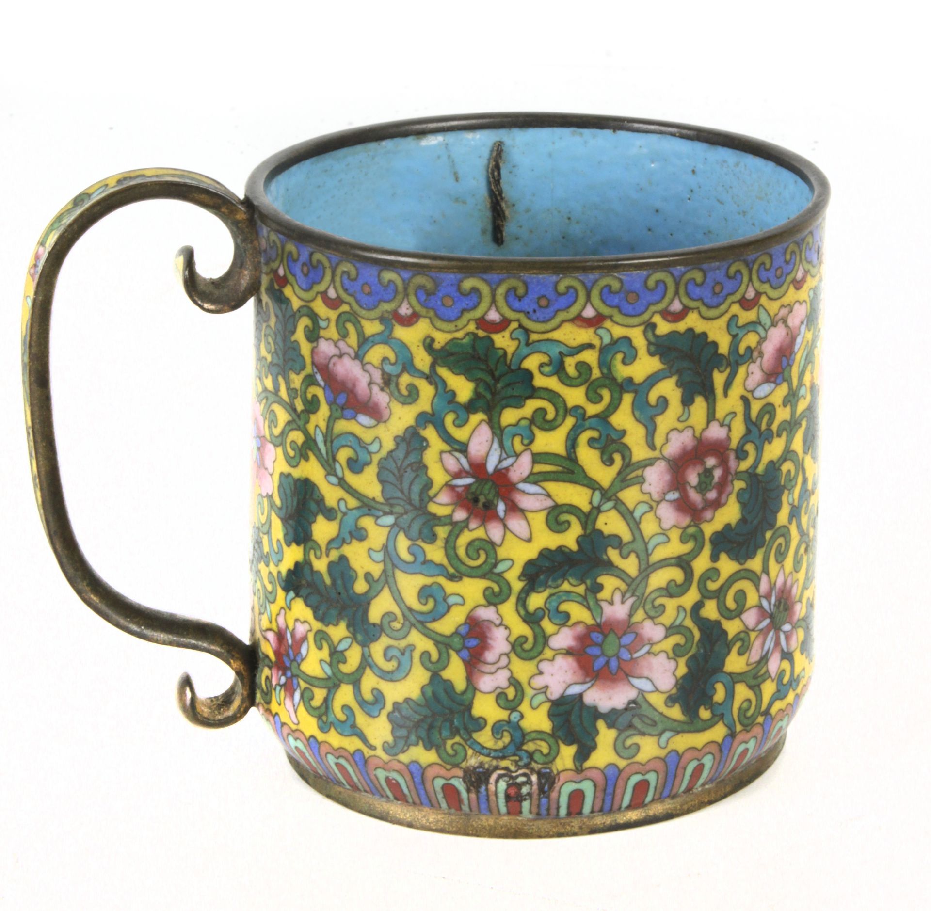 A first half of 20th century Chinese cup in copper with cloisonné enamel - Image 3 of 4