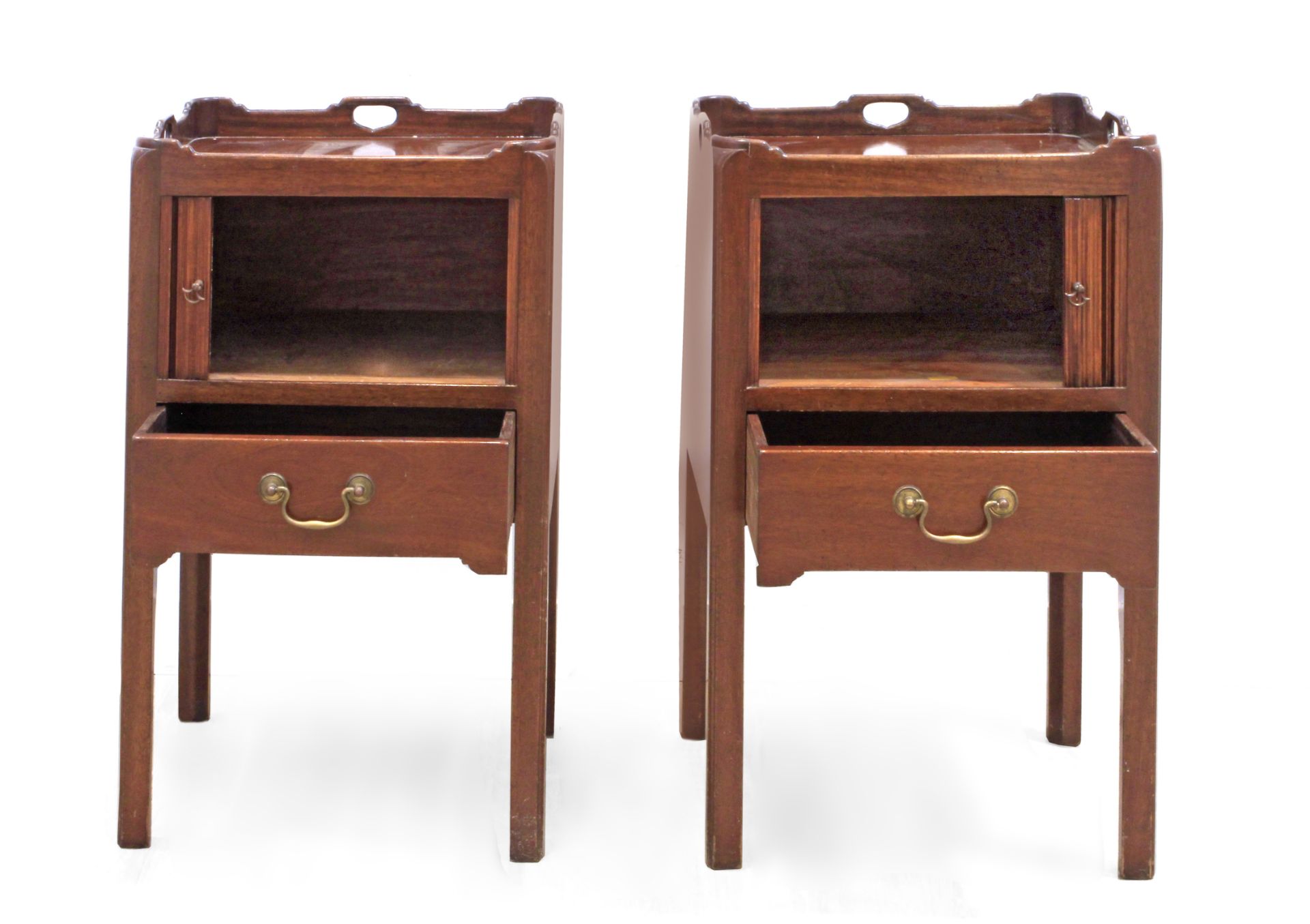 A pair of 19th century English oak nightstands - Image 3 of 4