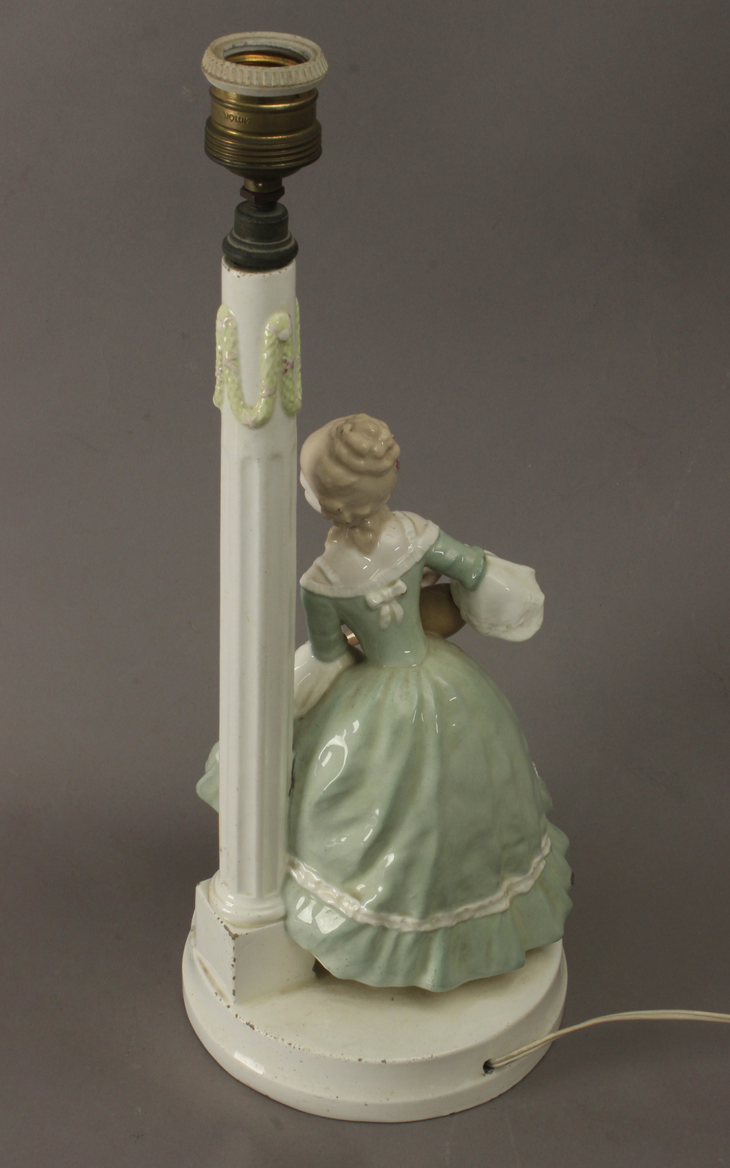 A 20th century Austrian table lamp in Goldscheider porcelain - Image 2 of 8