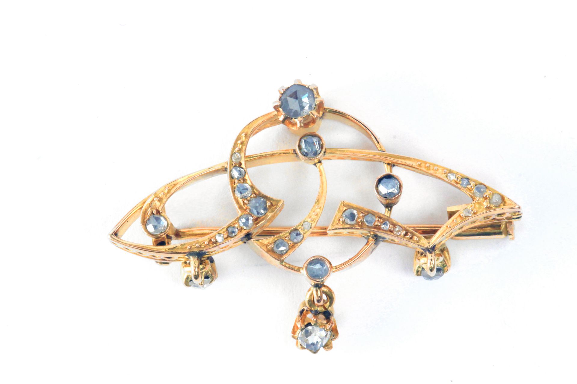 An Art Nouveau brooch pin circa 1900 with an 18 k. yellow gold setting and rose cut diamonds