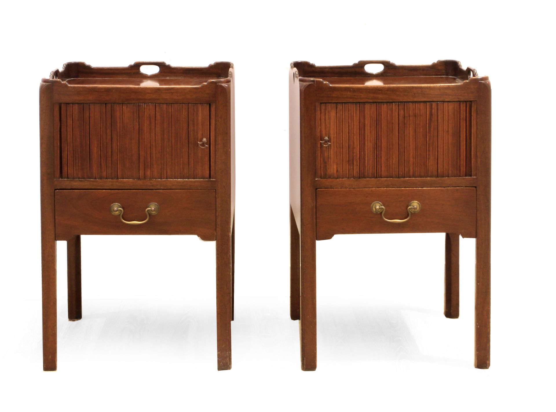 A pair of 19th century English oak nightstands - Image 4 of 4