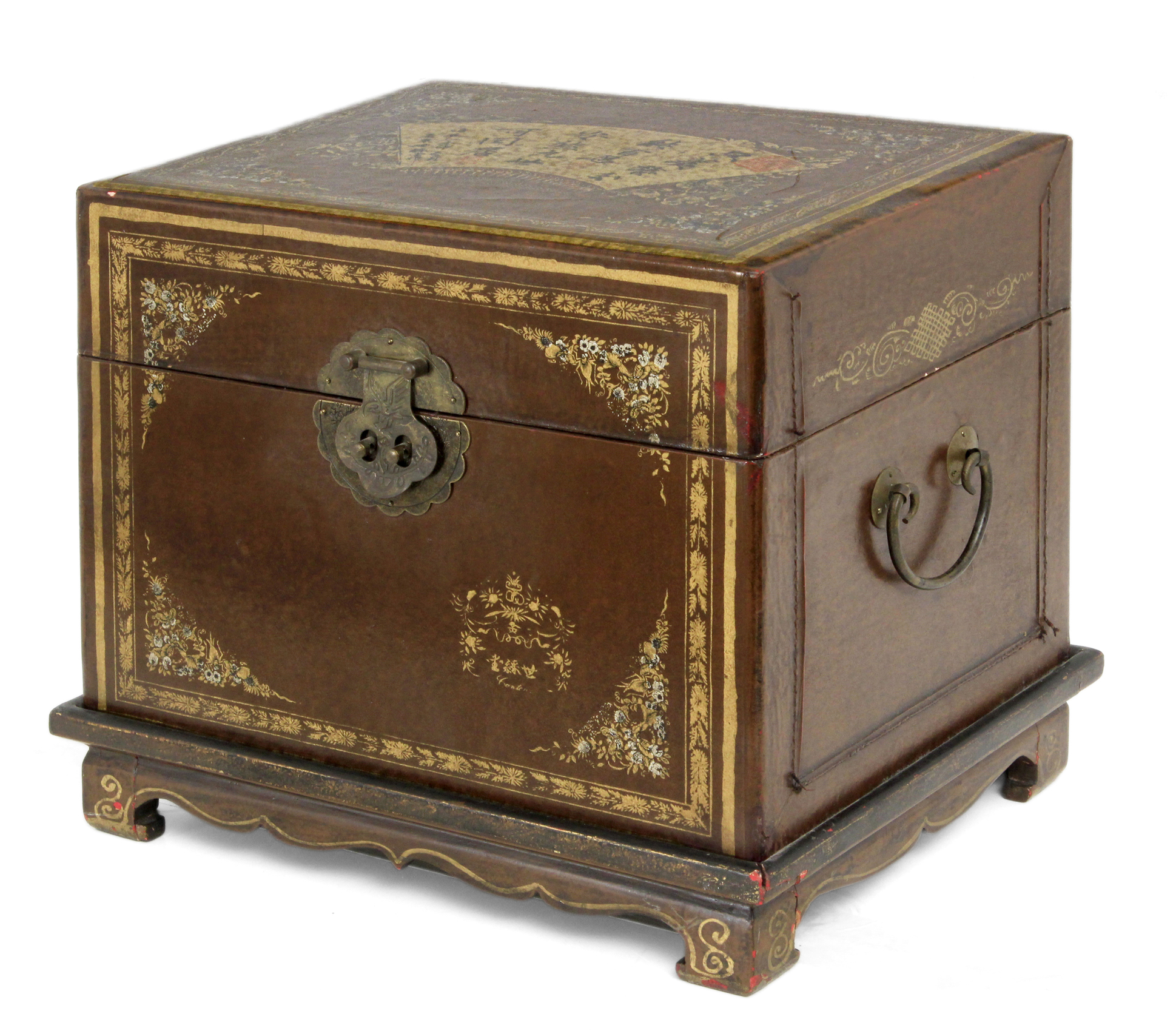 First half of 20th century Chinese game box in lacquered wood