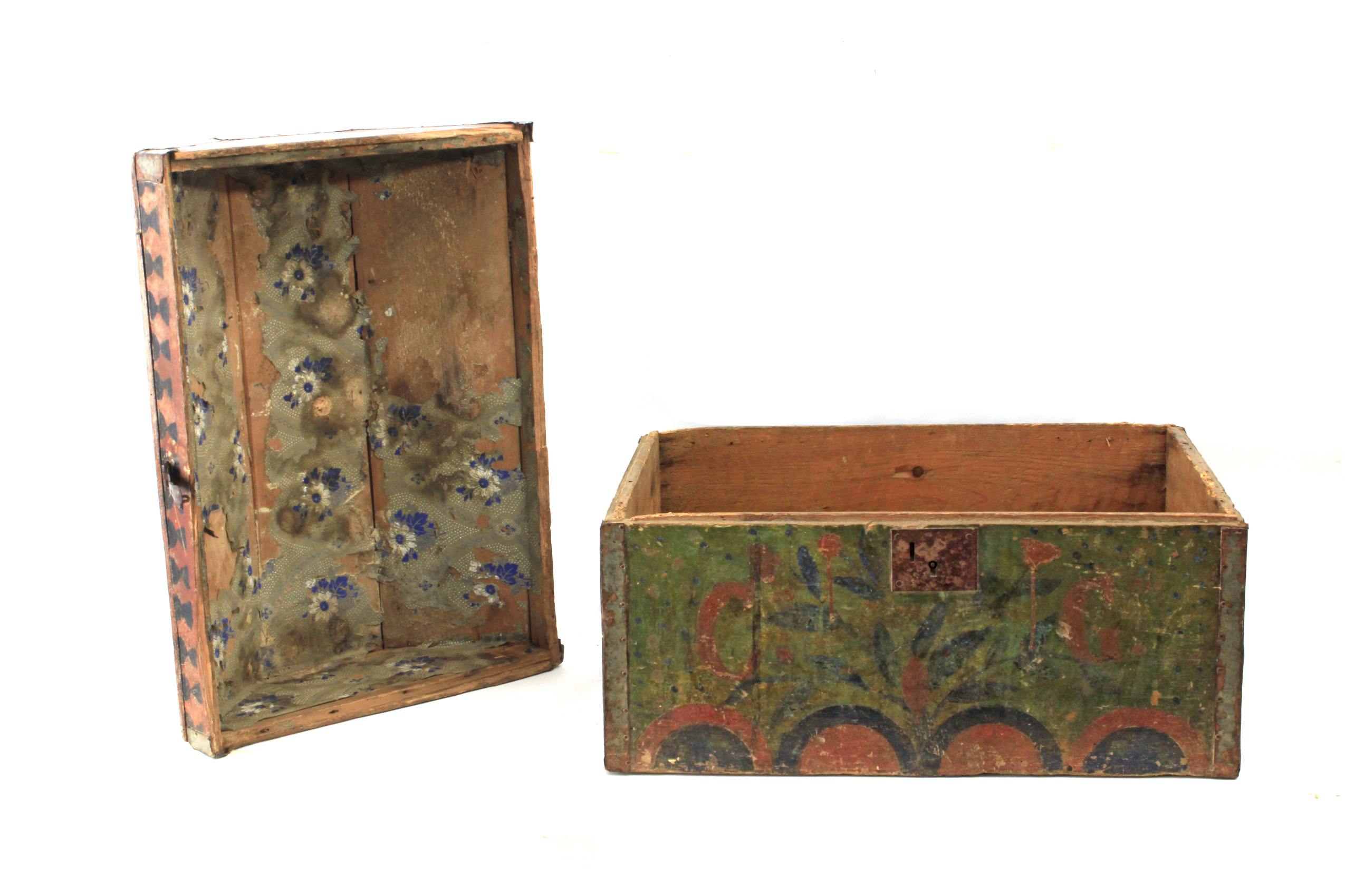 An 18th century carved and polychromed chest - Image 4 of 4