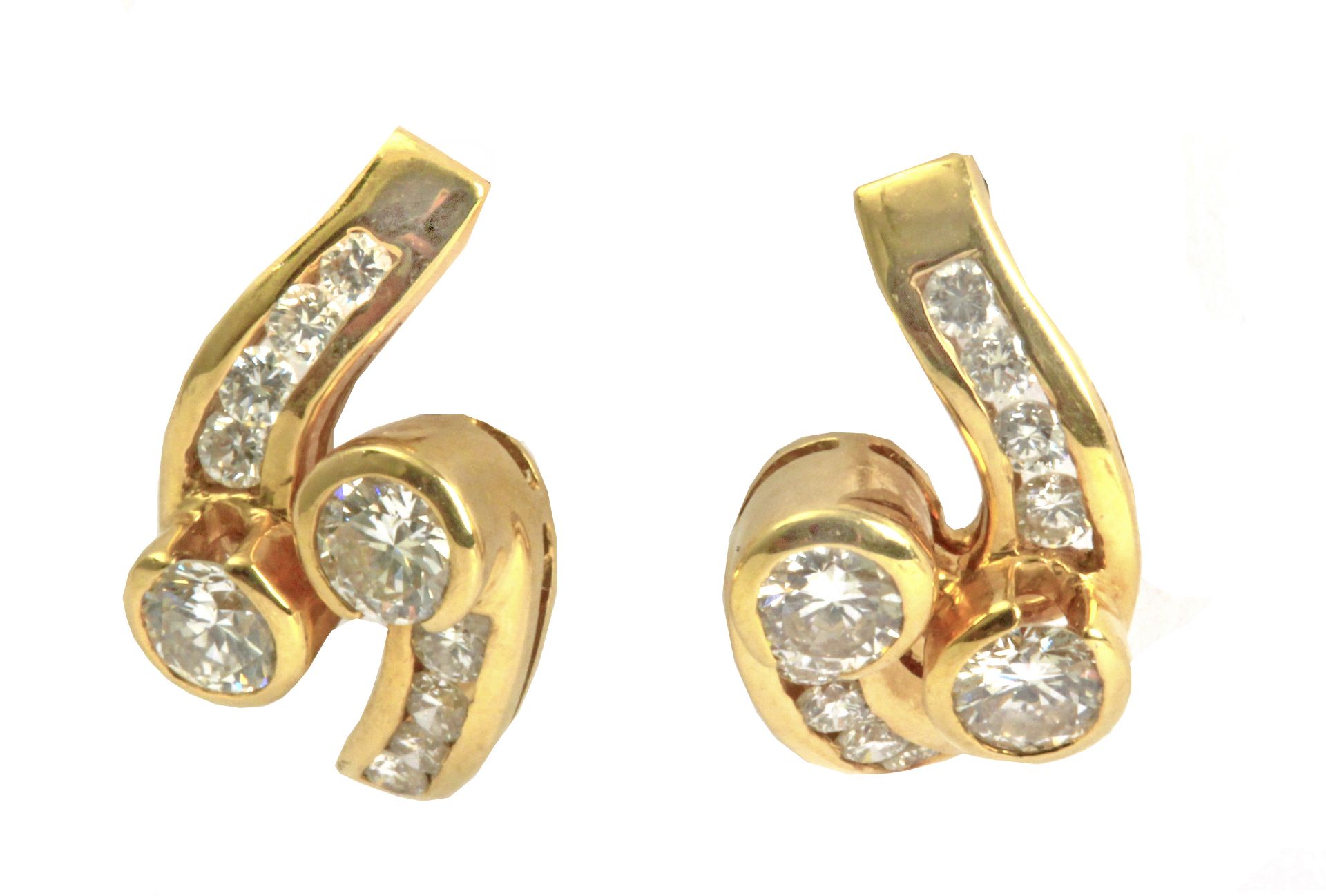 A pair of earrings with an 18 k. yellow gold and round brilliant cut diamonds