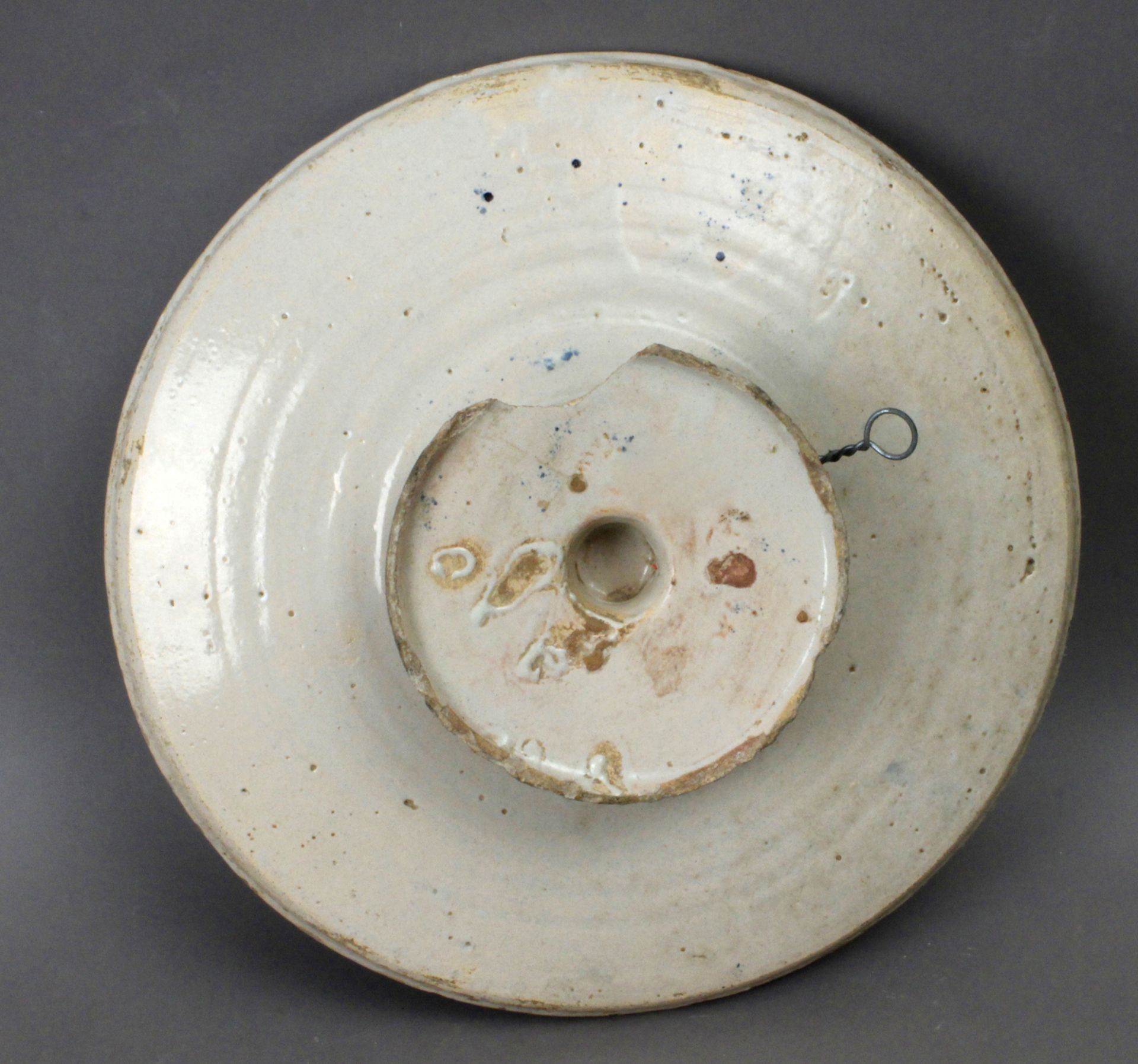 An 18th century fruit bowl in polychromed pottery - Bild 3 aus 3