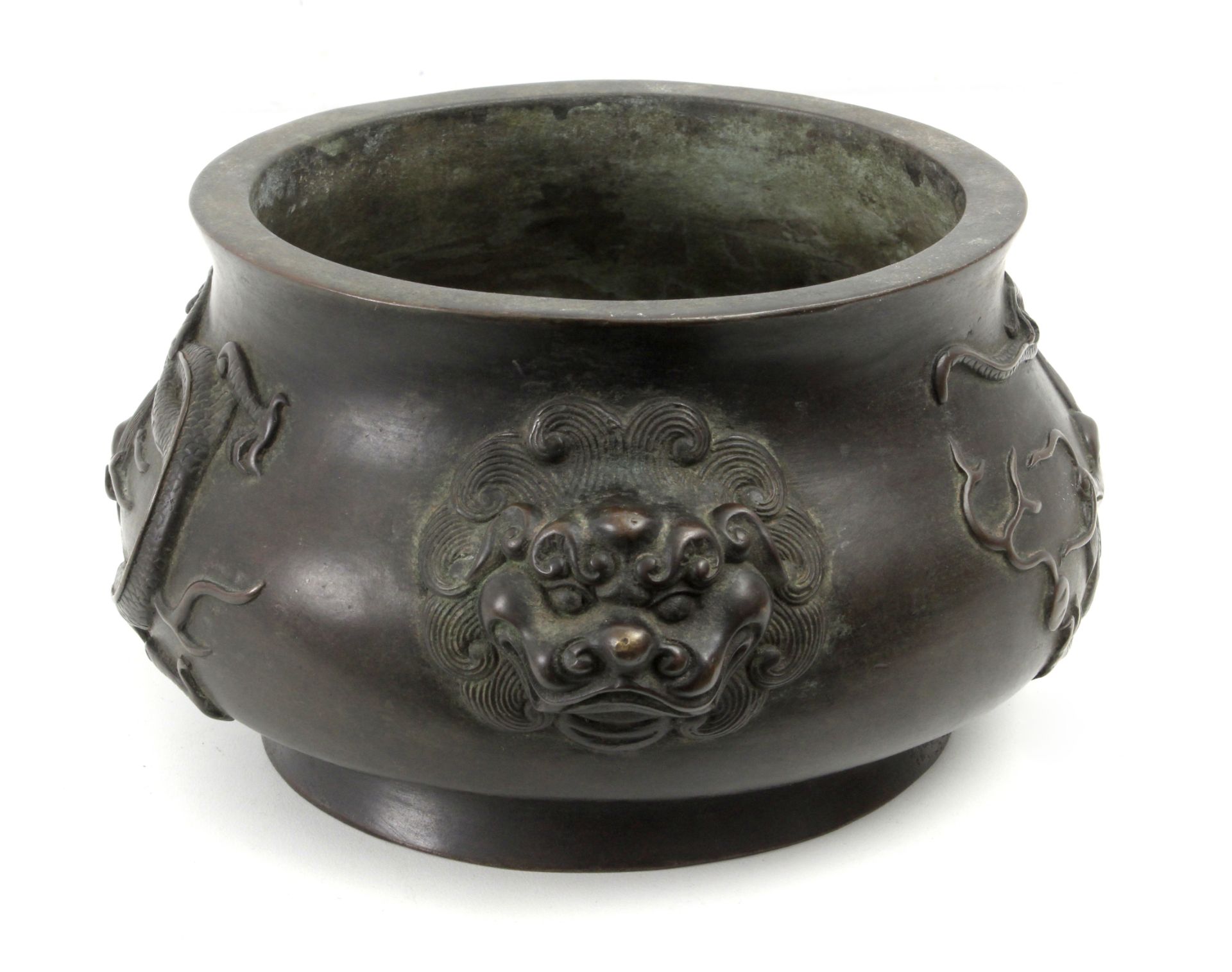 A 20th centuryChinese bronze cauldron - Image 2 of 5