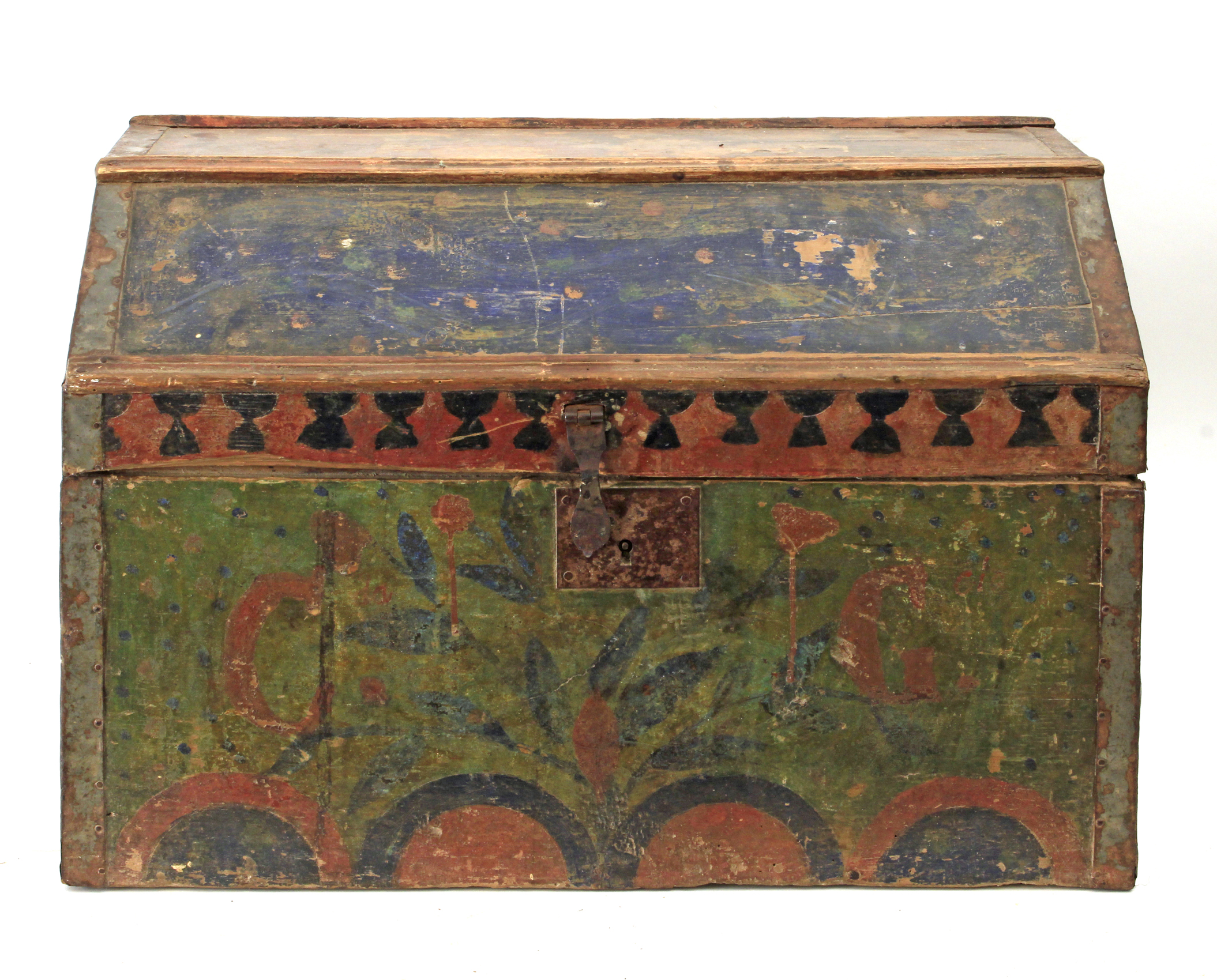 An 18th century carved and polychromed chest - Image 3 of 4