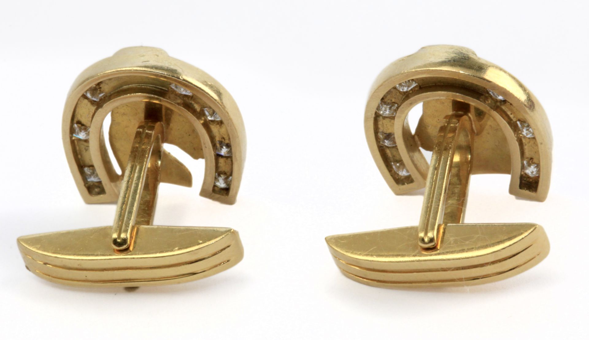 A pair of horseshoe cufflinks. 18 k. yellow gold setting and princess cut diamonds - Image 2 of 2