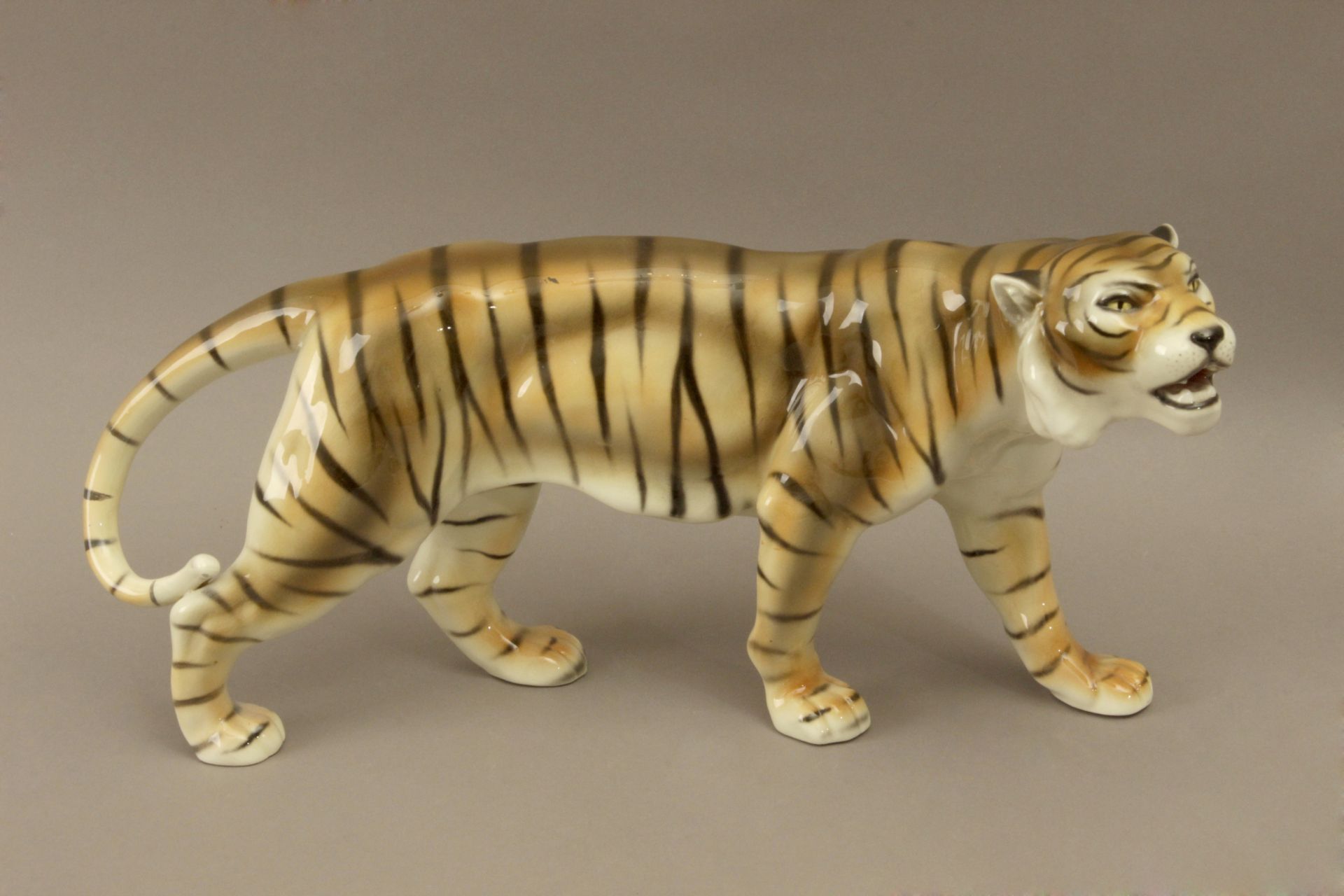 First third of 20th century Austrian figure of a tiger in Goldscheider porcelain