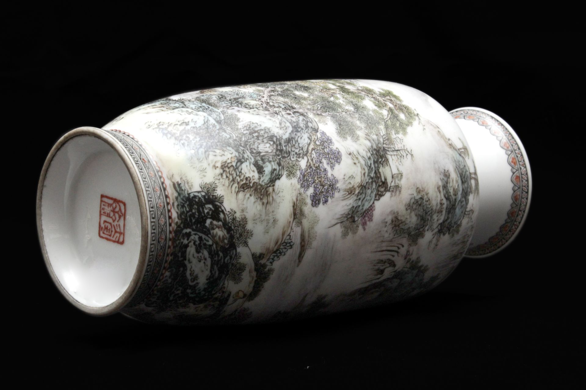 A first half of 20th century Chinese porcelain vase from MinGuo period - Image 8 of 9