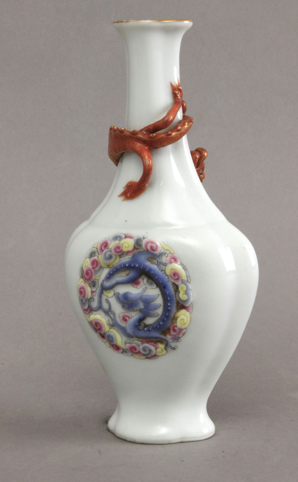 An 18th-19th centuries Chineseporcelain vase from the Qing period - Image 2 of 2