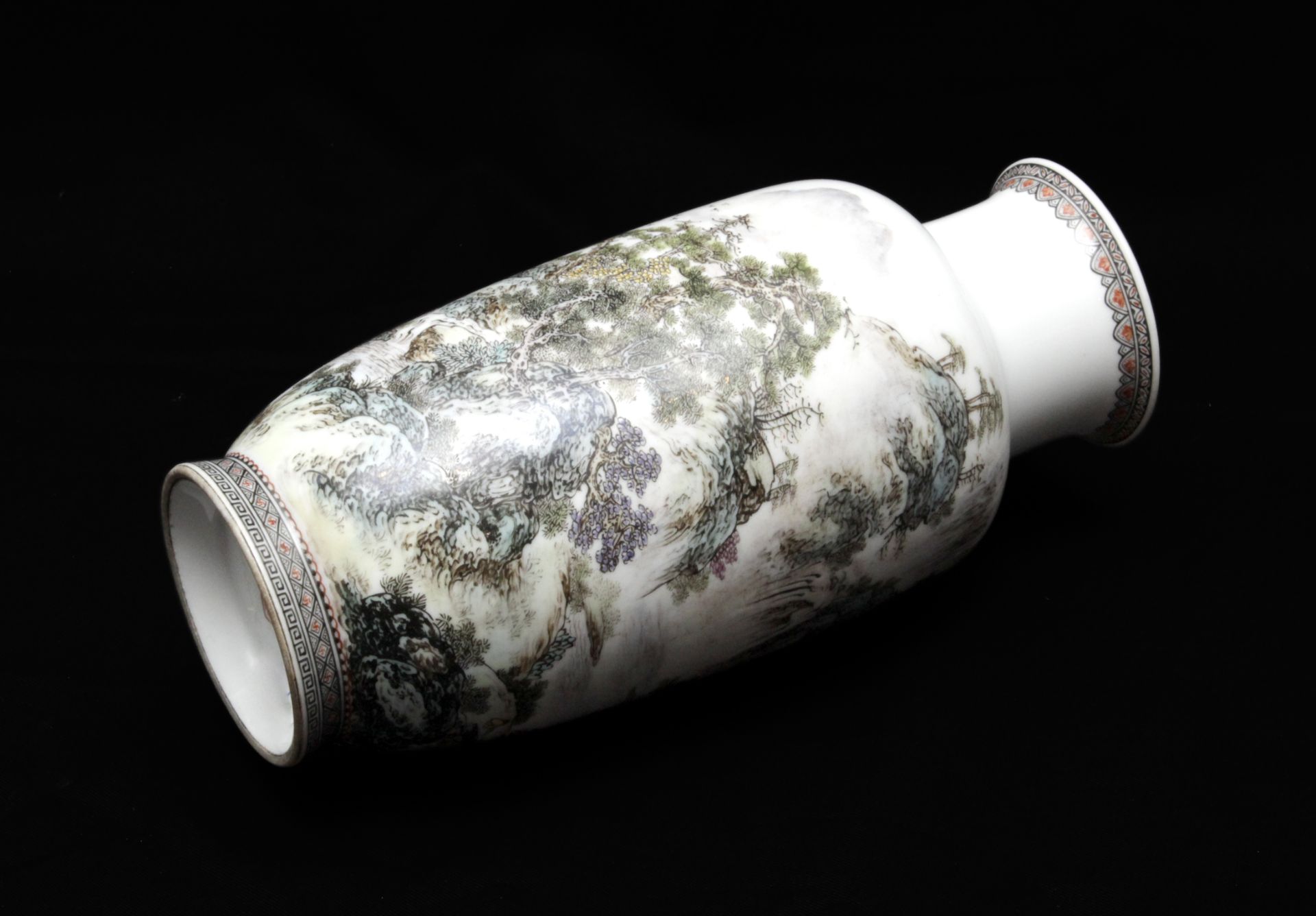 A first half of 20th century Chinese porcelain vase from MinGuo period - Image 9 of 9