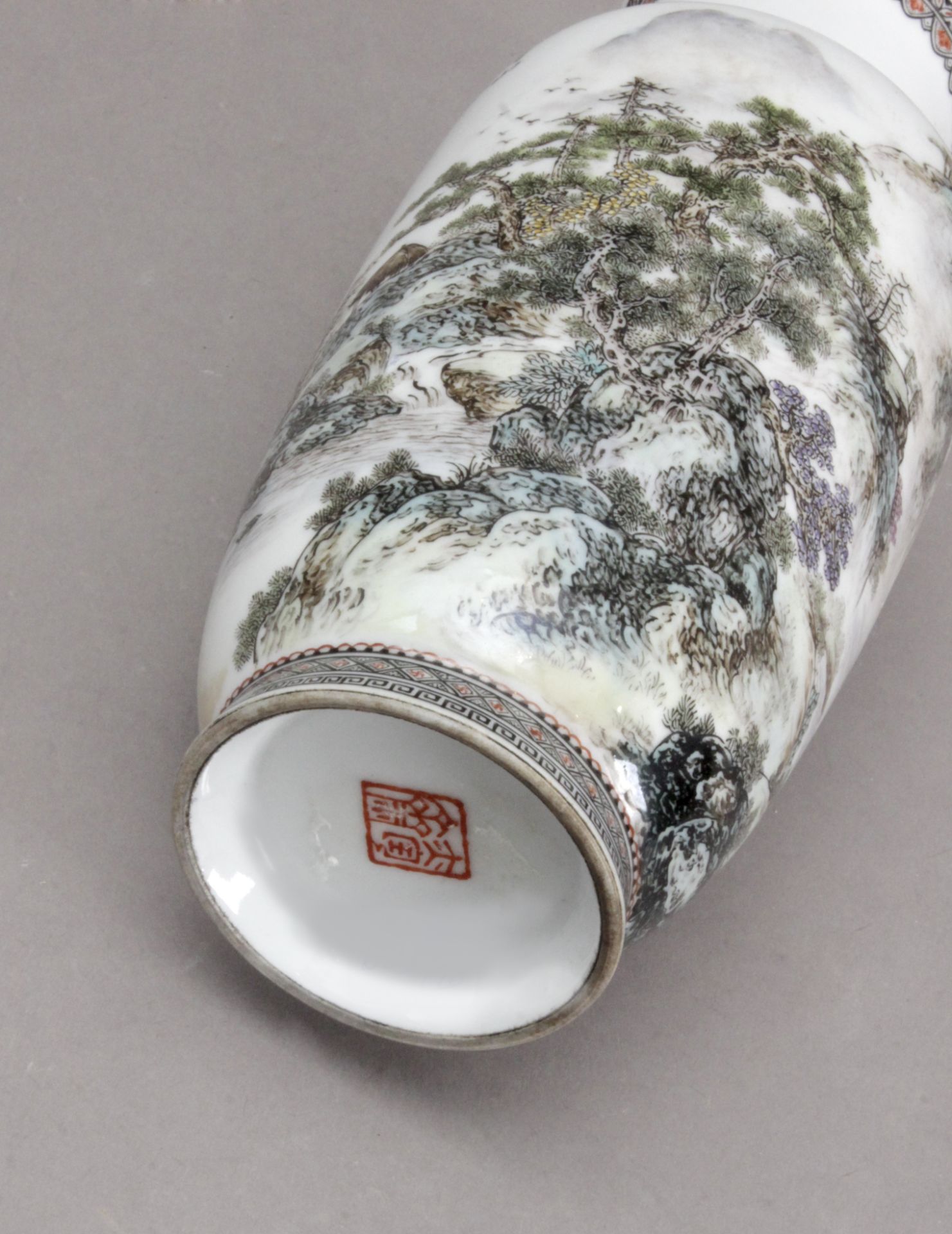 A first half of 20th century Chinese porcelain vase from MinGuo period - Image 3 of 9