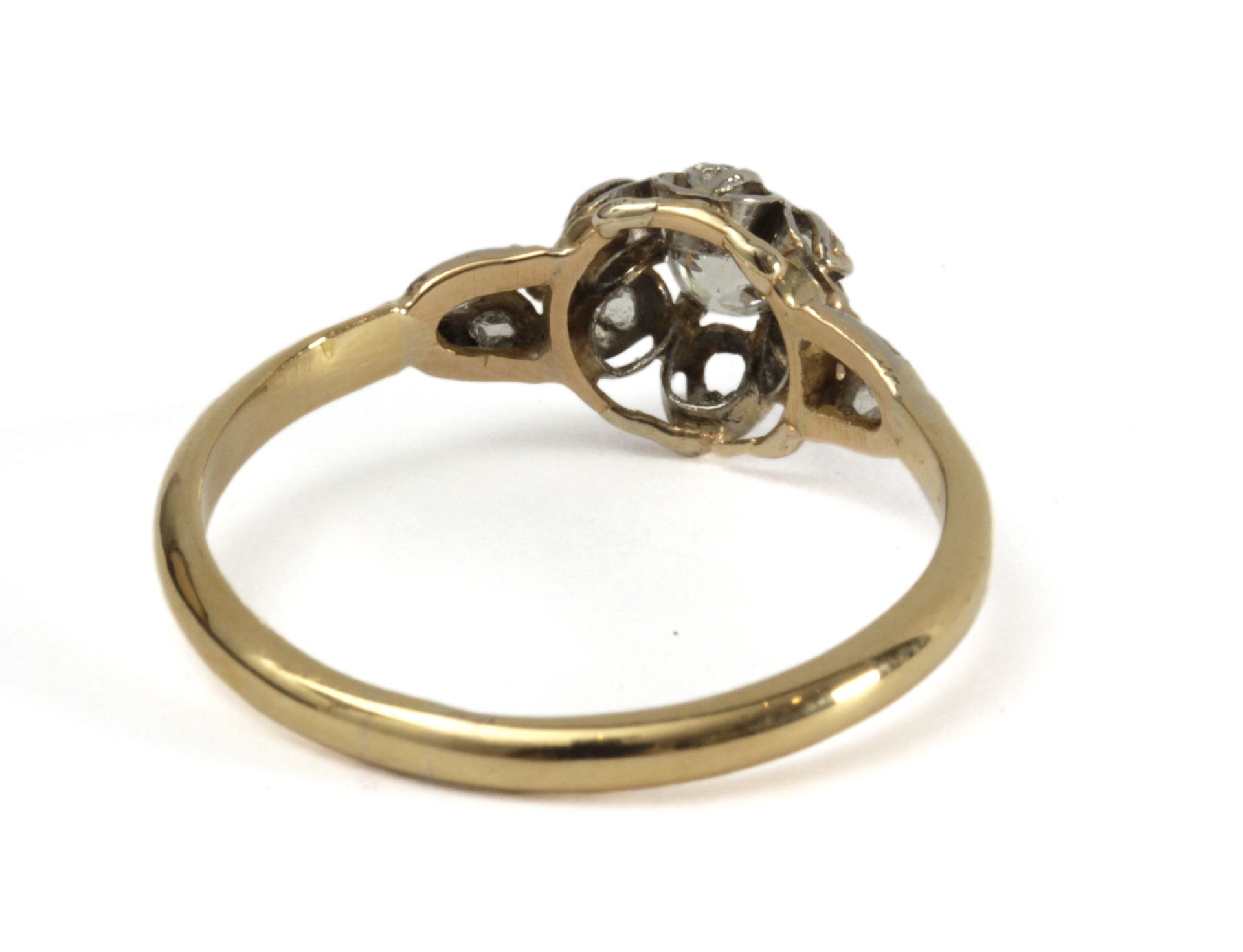 A first half of 20th century diamond ring with an 18 k. yellow gold setting - Image 3 of 3