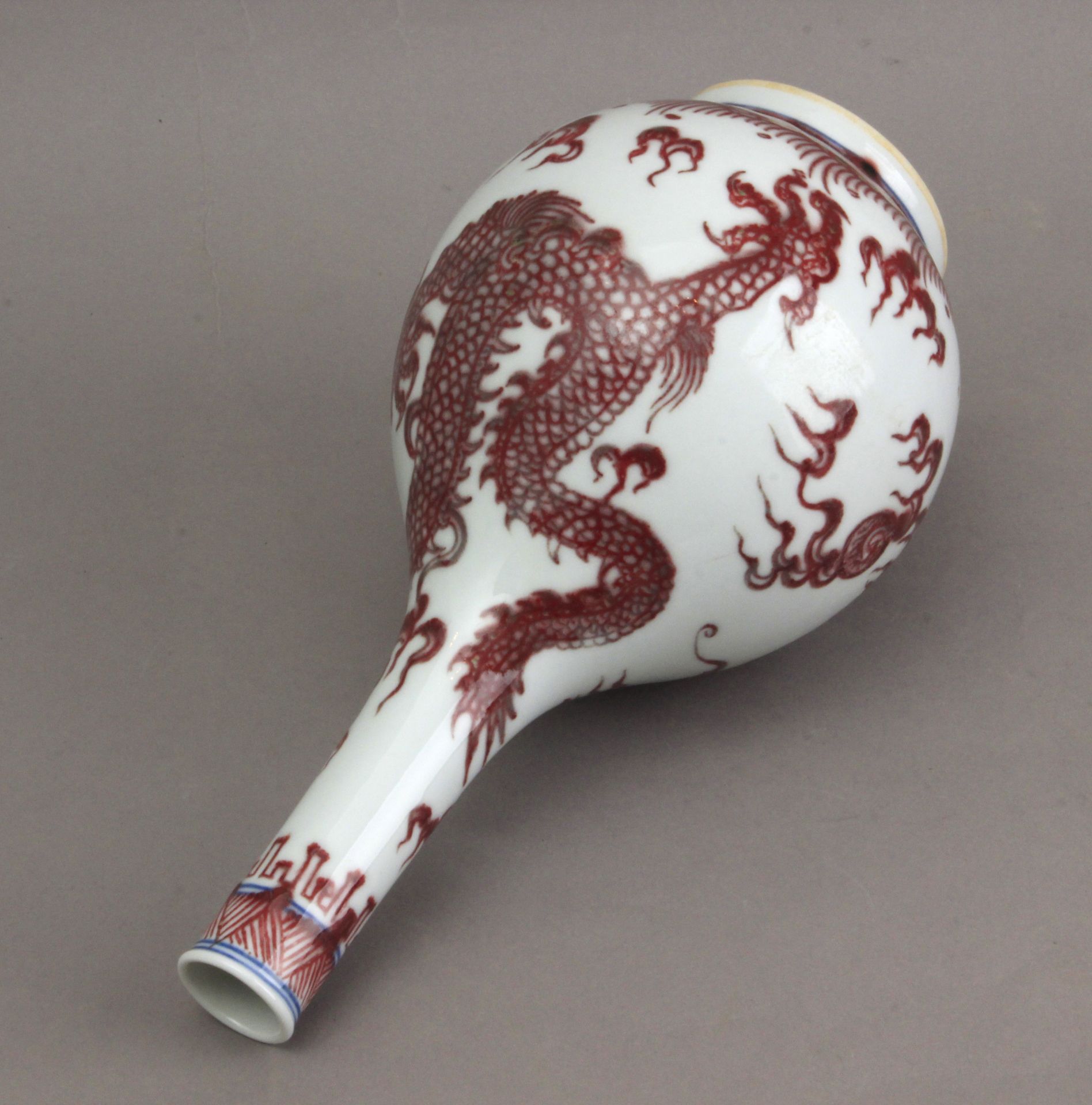 A 20th century Chinese porcelain vase - Image 3 of 4