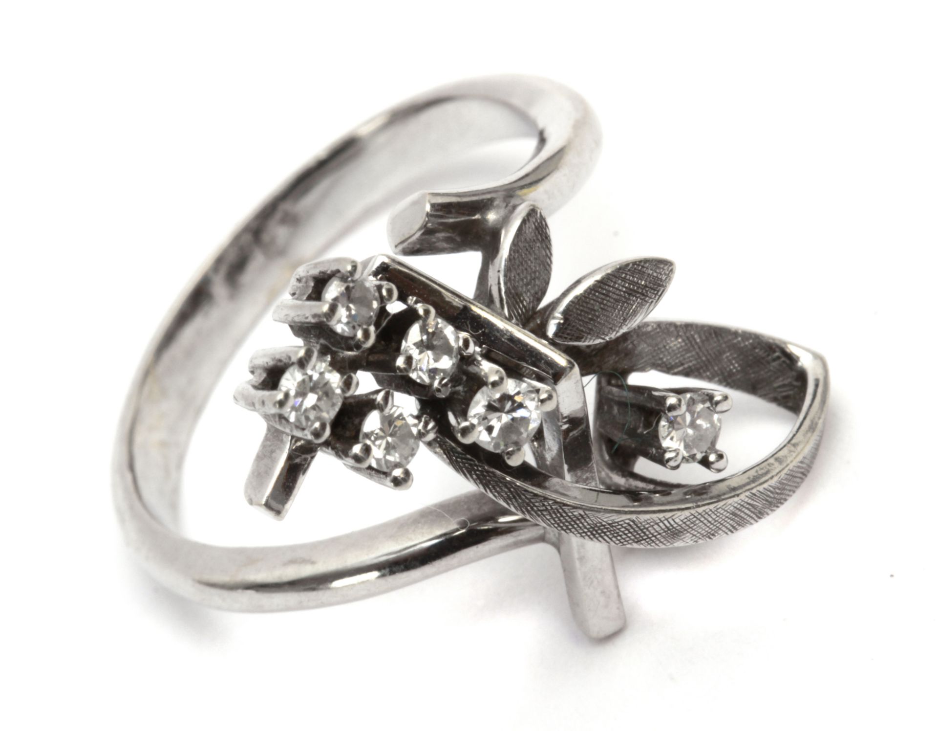 A brilliant cut diamond flowery ring in an 18 k. white gold setting
