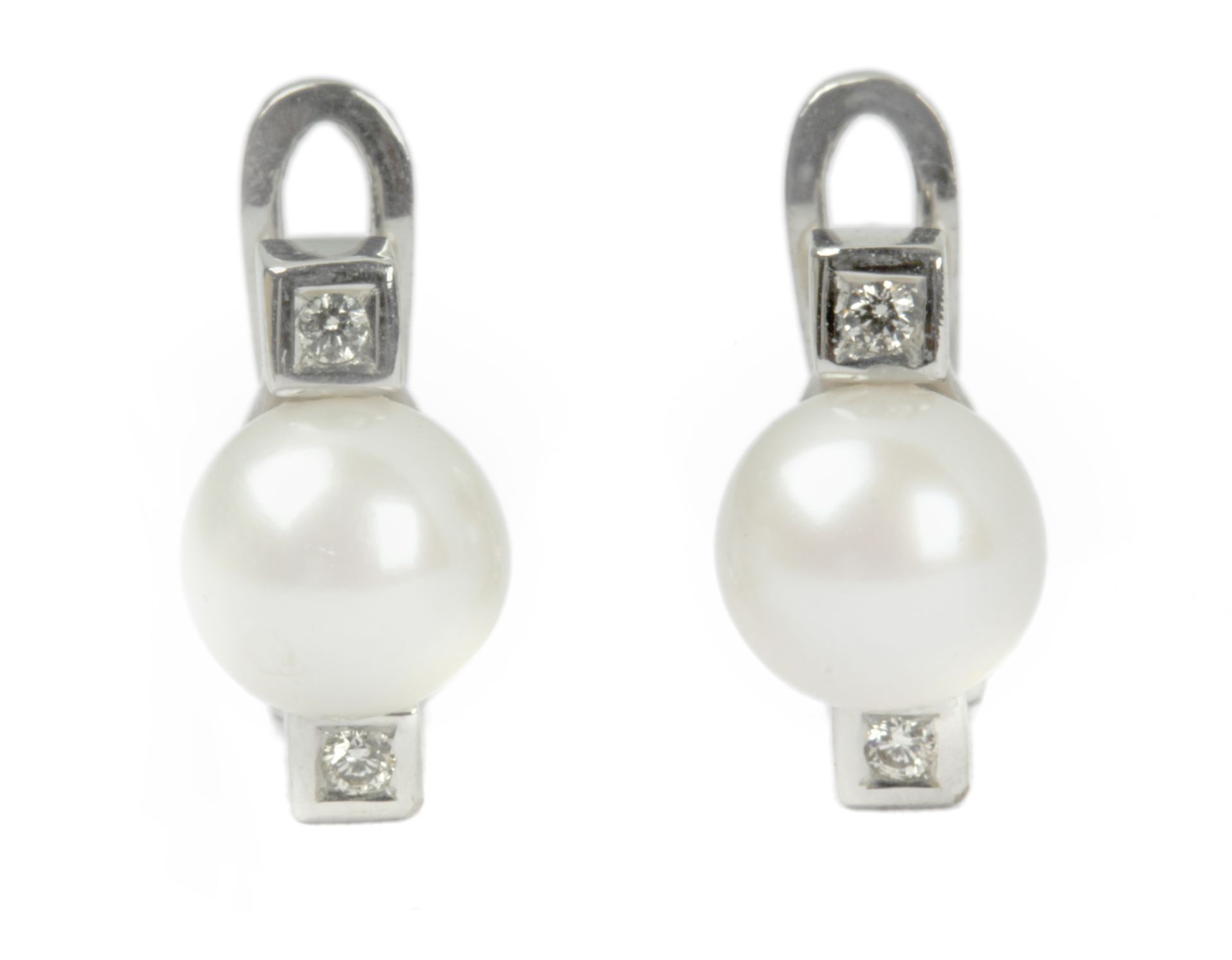 A pair of "Toi et moi" earrings