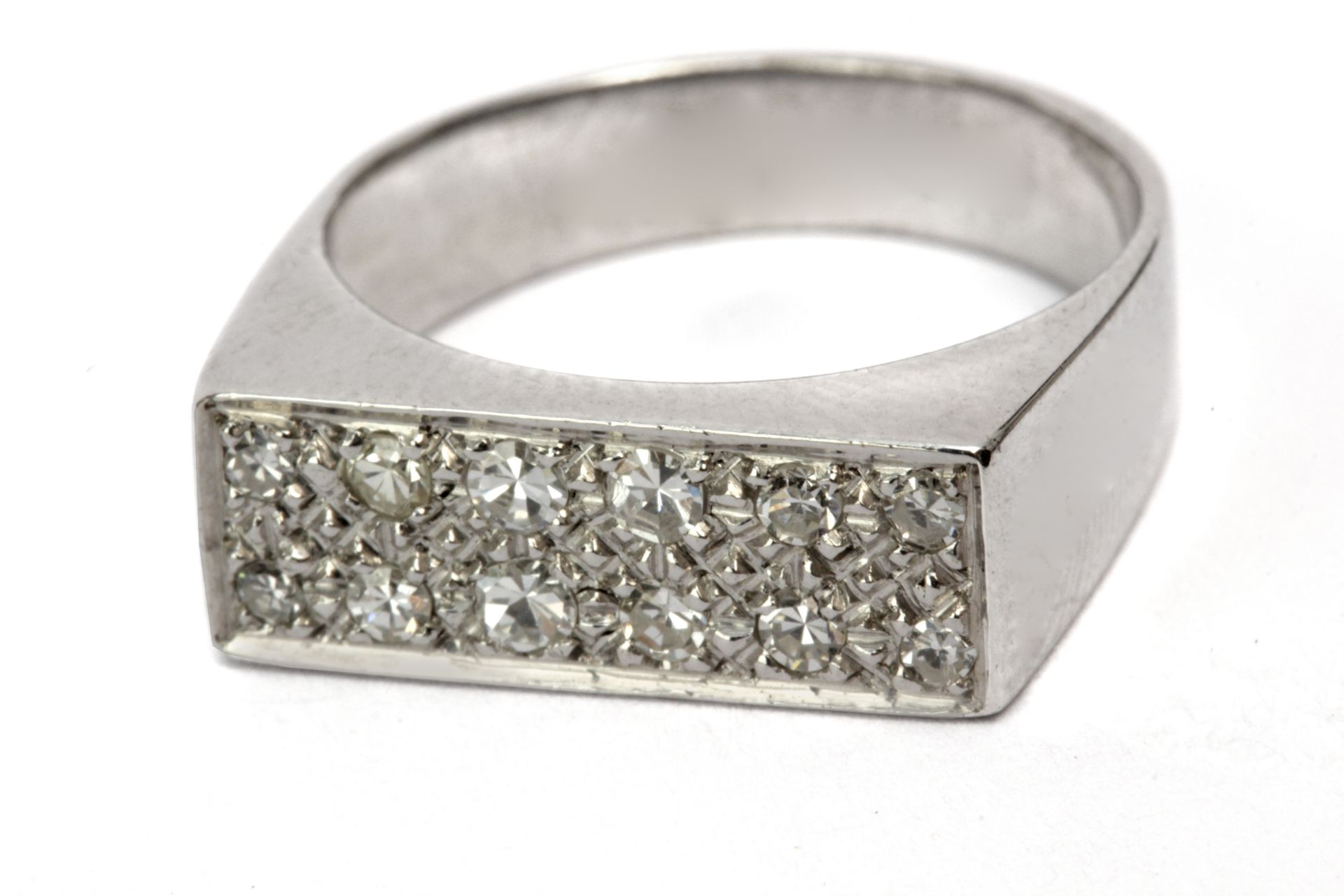 A diamond ring with an 18 k. white gold setting - Bild 2 aus 2