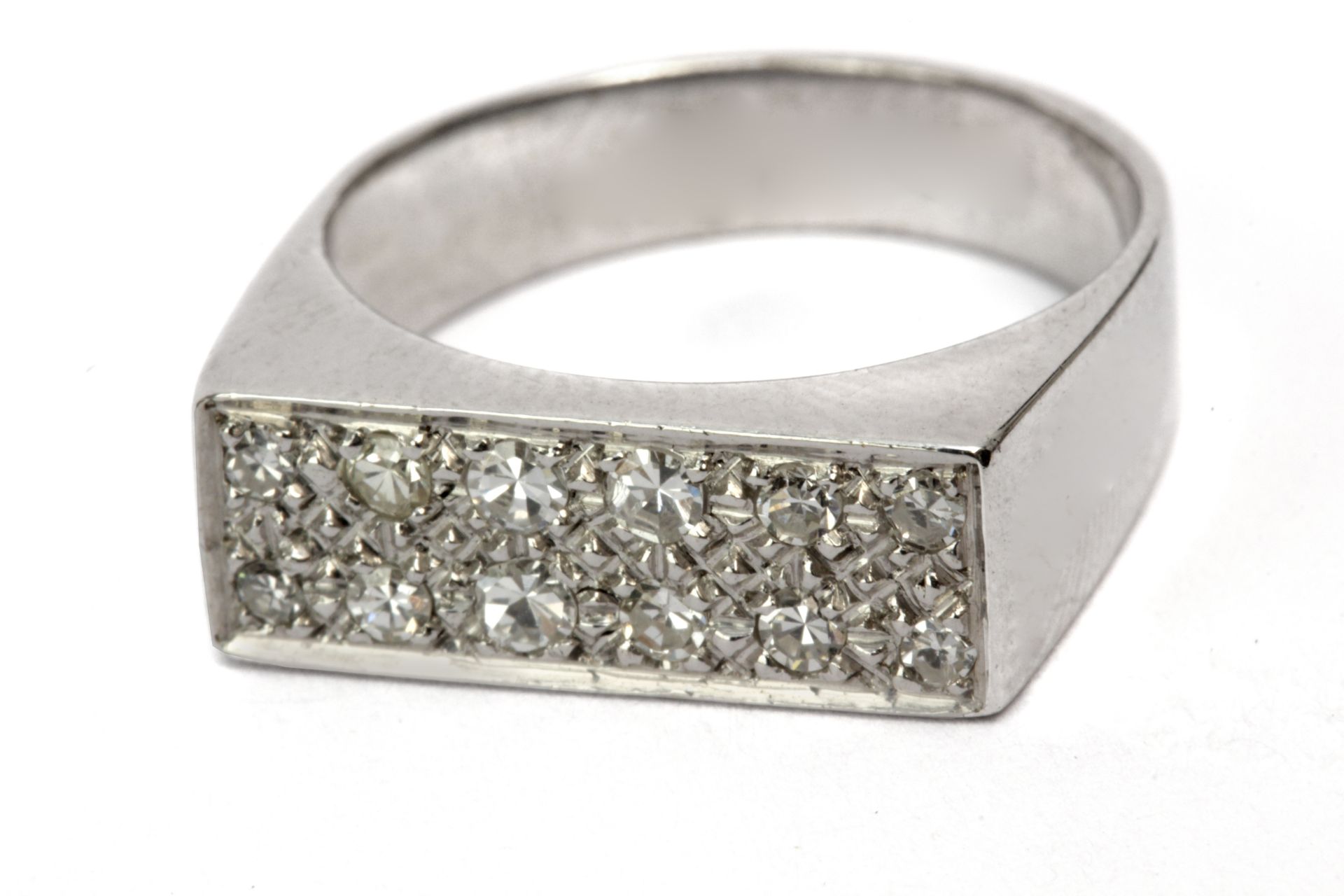 A diamond ring with an 18 k. white gold setting - Image 2 of 2