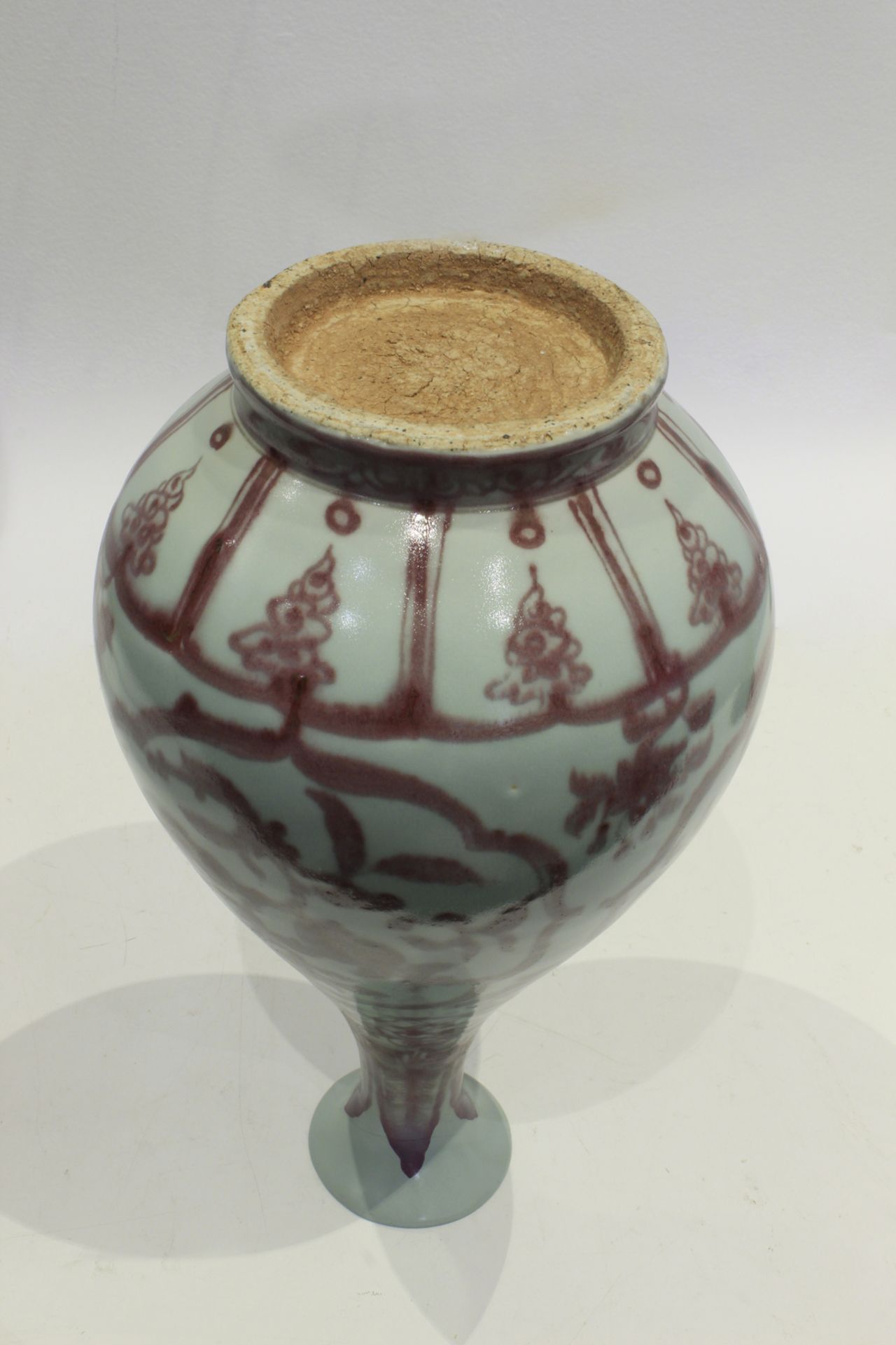 A 20th century Meiping vase in celadon porcelain with rouge de fer decoration - Image 8 of 8